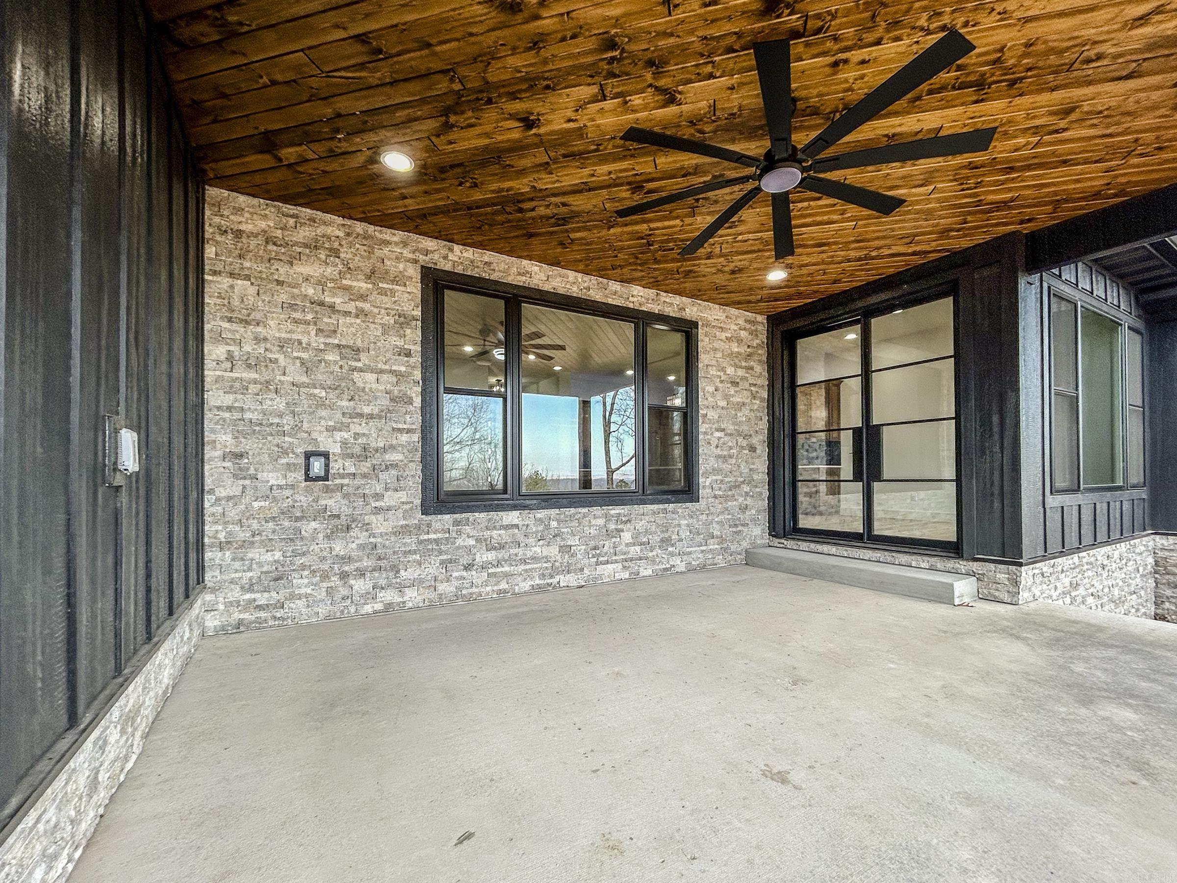 THE SUMMIT - Residential