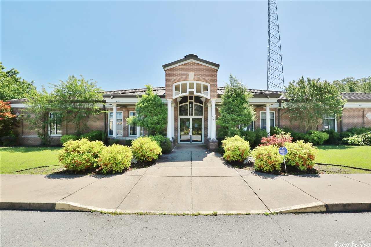 Great location! Located right behind Alcoa exchange shopping center sits this 7500sqft office space with 10,000sqft warehouse. 15.5 Acres!! The area around the office and warehouse is fenced and gated. The office includes a kitchen with multiple single offices and conference rooms. Also has a drive thru. The warehouse features loading docks and covered areas.