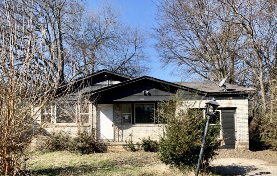 Great opportunity for an investor!  Property is near UAMS, Arkansas Children's Hospital, Veterans Administration Hospital and the Little Rock Capitol grounds and Arkansas state offices.  Great location access to I-630, I-30, and I-430.
