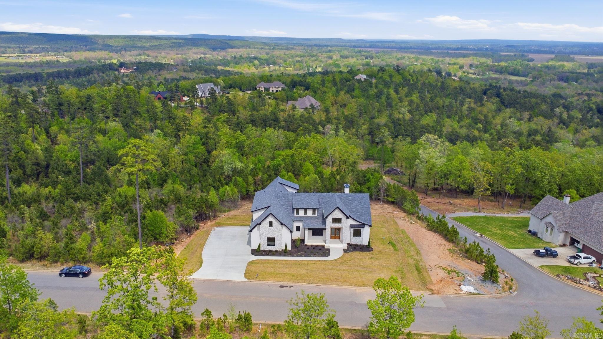 Open-concept floor plan on a 1.3 acre corner lot that features incredible views of the Arkansas River Valley and Pinnacle Mountain. Custom cabinetry on the interior, 4 full bathrooms with a powder bath off the main living. 2 Full bedrooms and bathrooms on the main level.