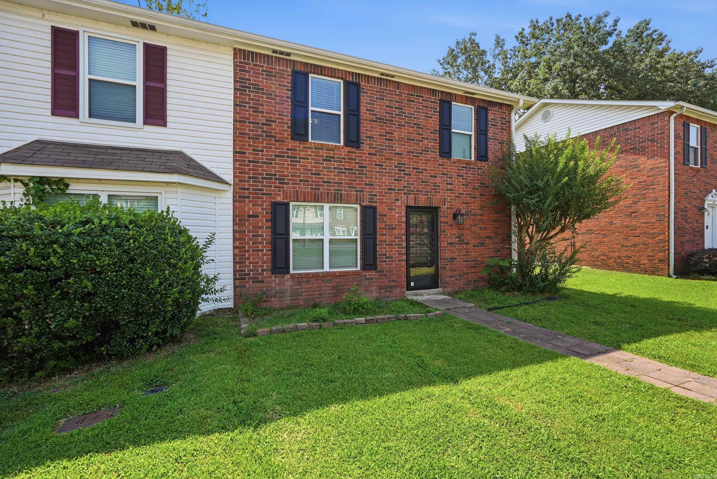 OAKCREST MANOR TWNHMS - Residential