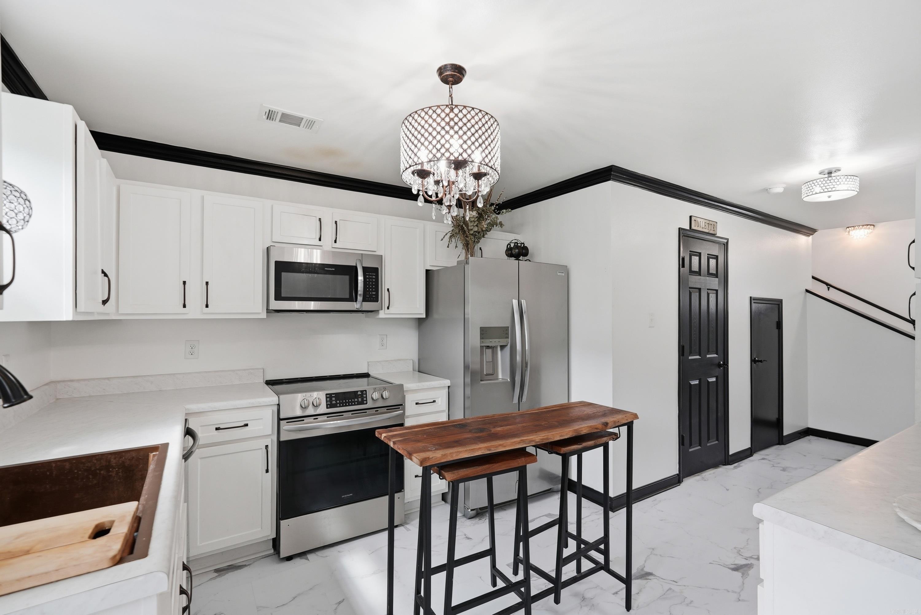 OAKCREST MANOR TWNHMS - Residential