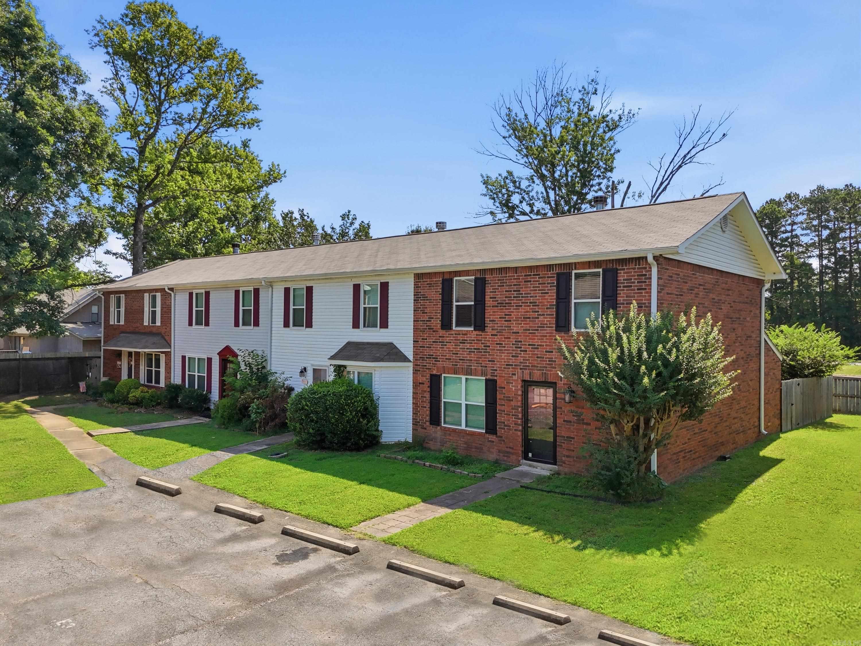 OAKCREST MANOR TWNHMS - Residential