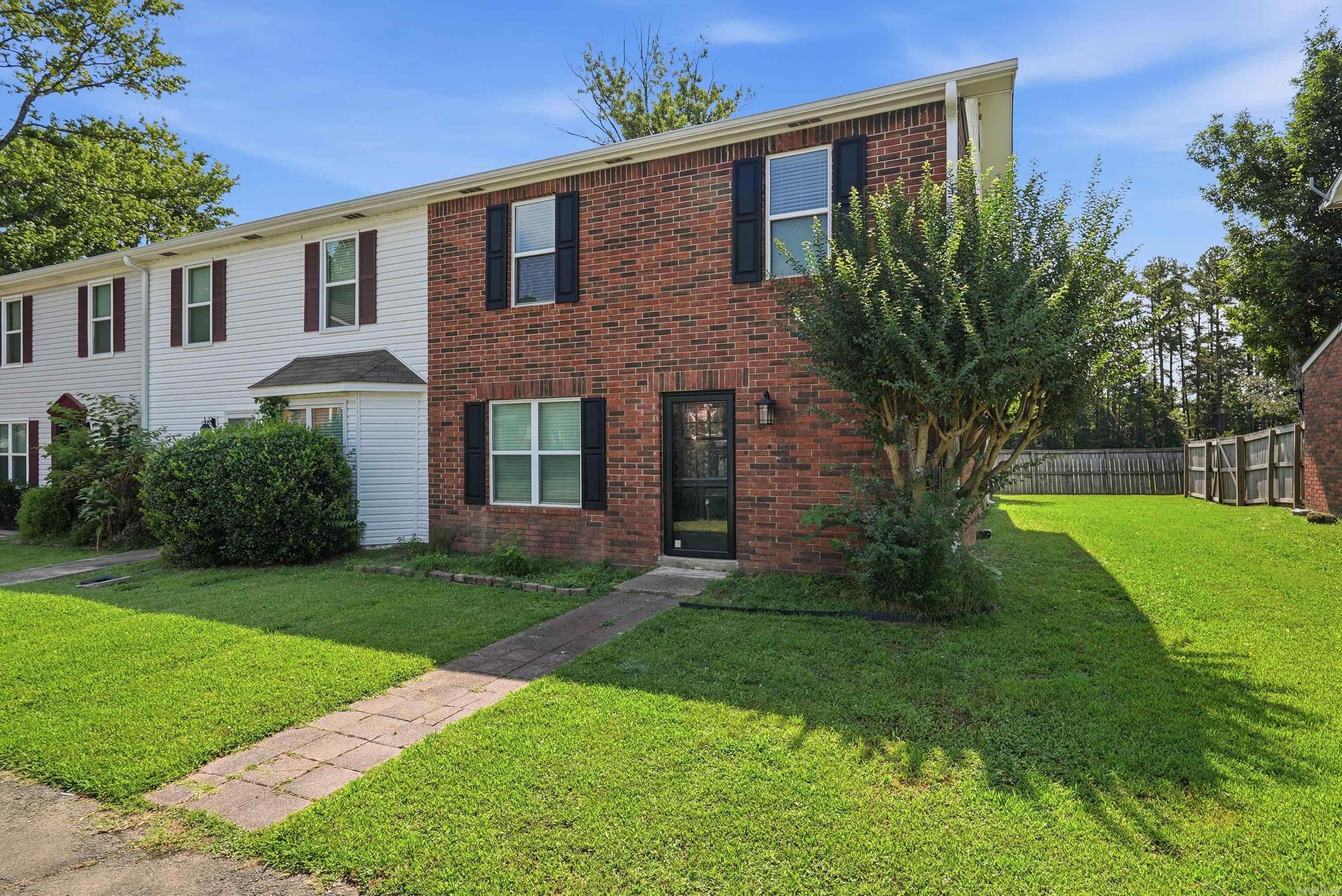 OAKCREST MANOR TWNHMS - Residential
