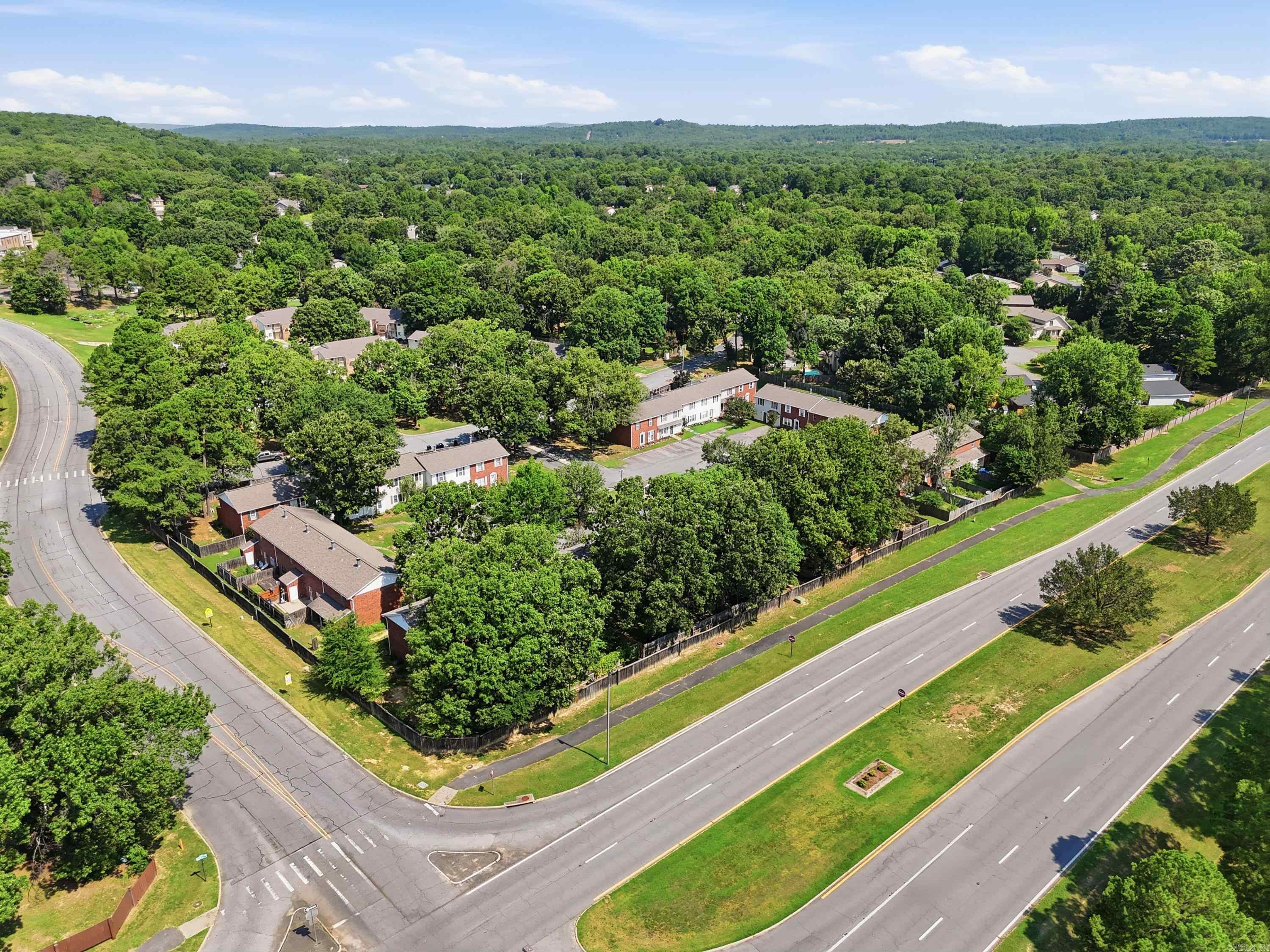 OAKCREST MANOR TWNHMS - Residential