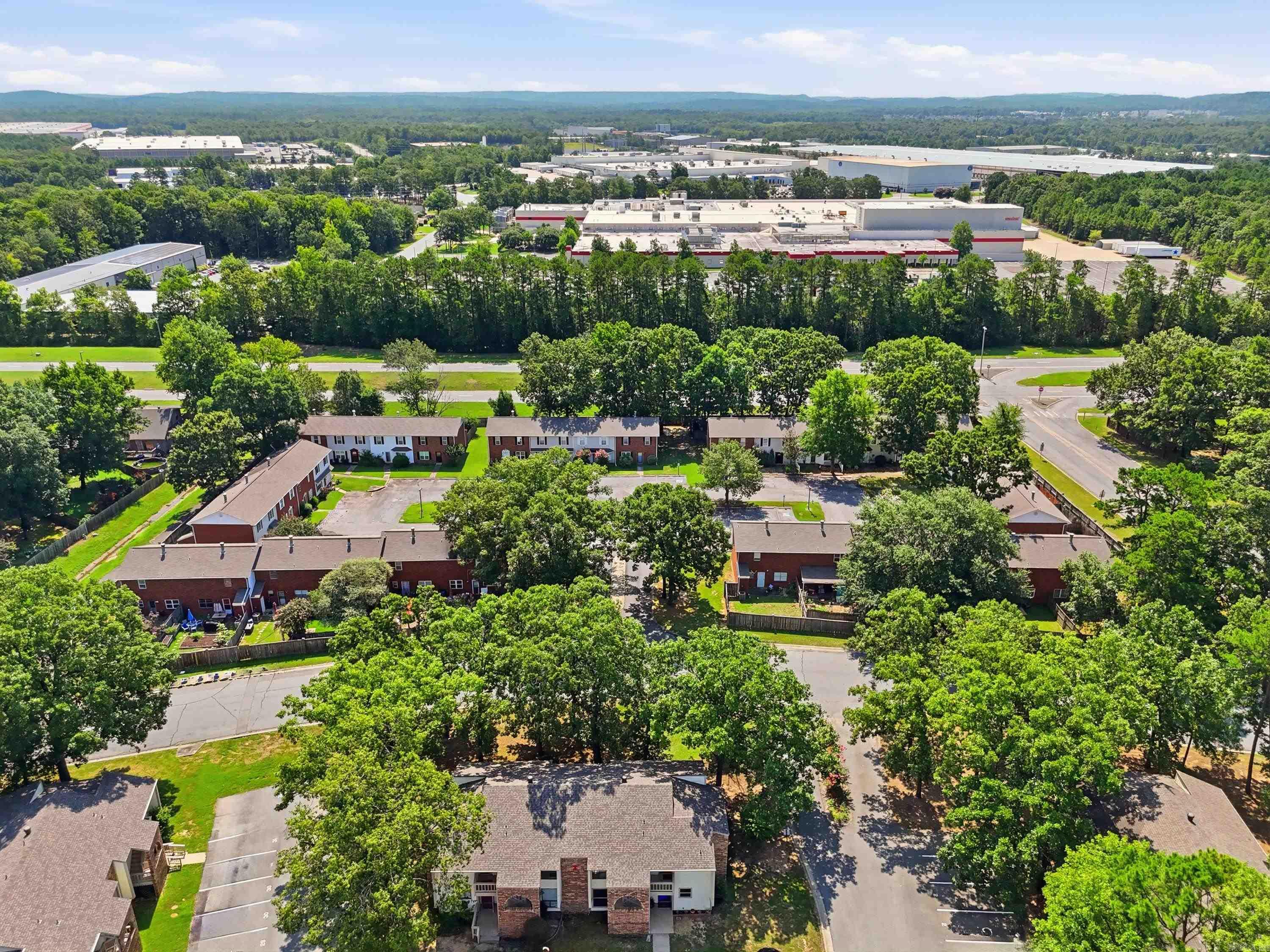 OAKCREST MANOR TWNHMS - Residential