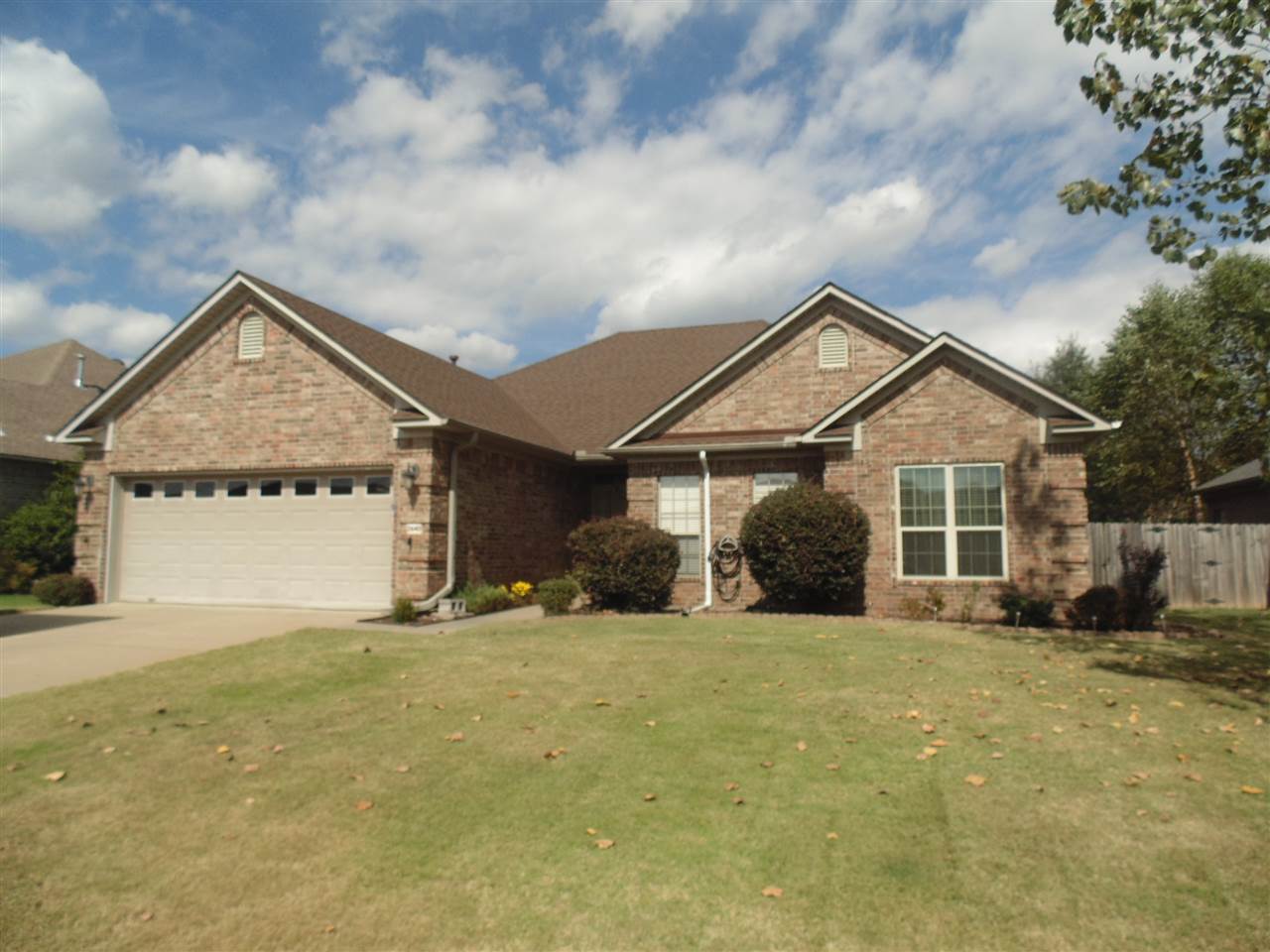 Beautiful home in southwest Conway which is close to schools, shopping, and an easy commute to the interstate! Home has new hardwood floors, a security system, and a new roof. The master bedroom is large, and the master closet is impressive as well. Call today for your private showing!!!