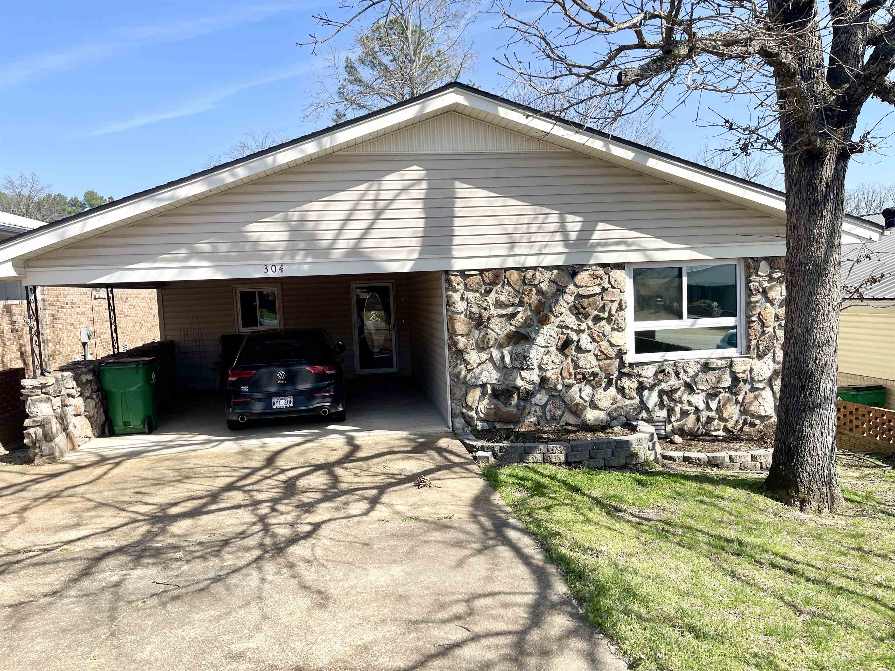 Welcome to easy OZARKS LIVING in the beautiful 55+ community of Horseshoe Bend AR! 2-bedroom, 2-bath home with access to the PRIVATE PARK out your back door.  Inside, you’ll find a HUGE primary suite with a walk-in closet and walk-in shower. The home also includes a Smart Thermostat and lighting features for added efficiency. A GE STEAM WASHER AND DRYER convey with the property, and a NEW ROOF installed in December 2025 plus GENERATOR HOOKUP provide added peace of mind. The kitchen is fully equipped with STAINLESS STEEL APPLIANCES, including a double oven, microwave, pantry, and a KITCHEN AID side-by-side refrigerator with ice and water dispenser, crisper drawer, and bottom freezer. Under-cabinet lighting adds BRIGHTNESS AND STYLE. Enjoy relaxing year-round in the bright and airy SUNROOM complete with cordless blinds, or take advantage of the workshop with built-in shelving for hobbies and extra storage. HOME OWNERS can enjoy access to community amenities including a CLUBHOUSE AND SWIMMING POOL. Conveniently located just minutes from TURKEY MOUNTAIN golf course,  CEDAR GLADE golf course, CROWN LAKE and DIAMOND LAKE, this property makes an excellent full or part-time residence.