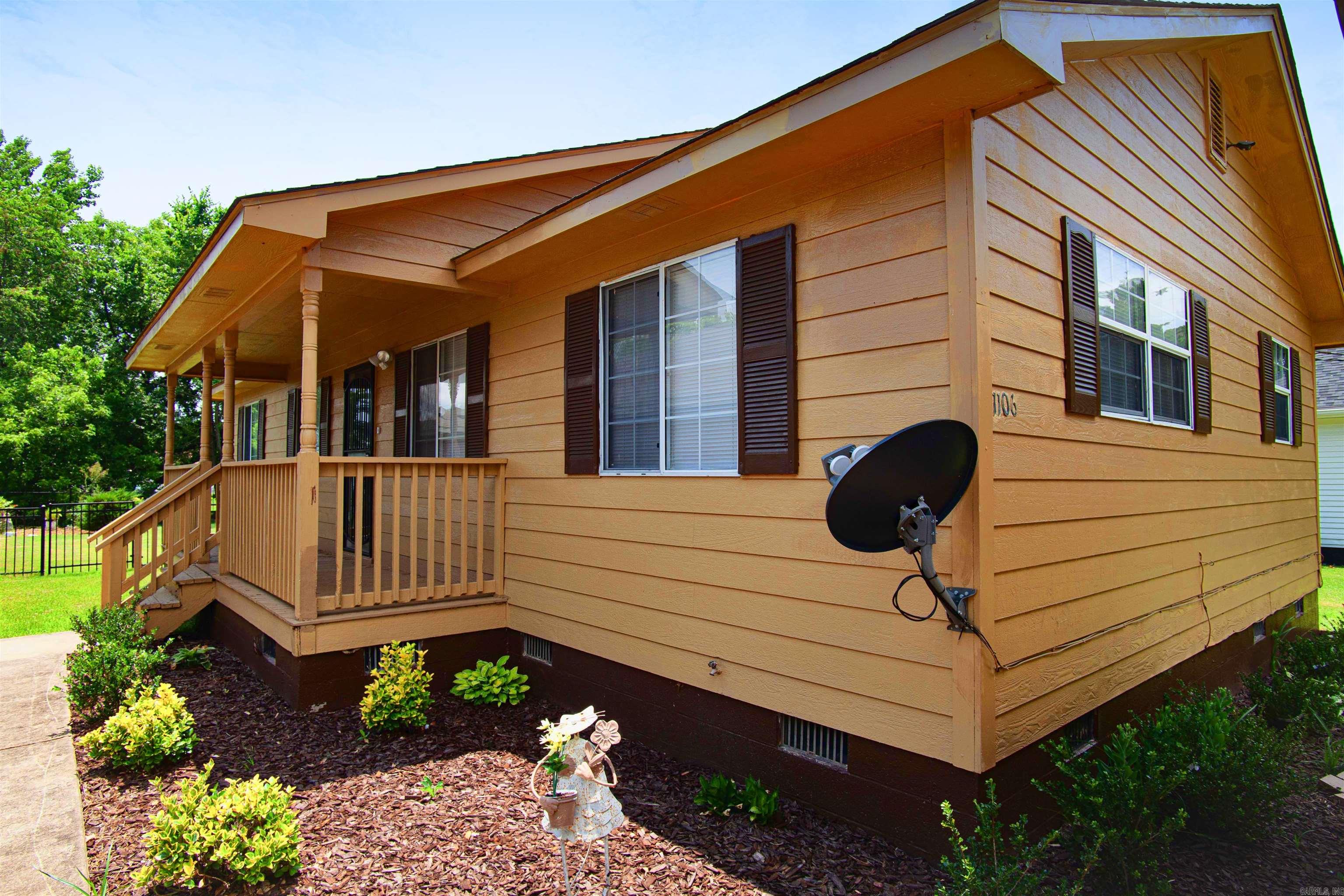 Charming 4BD/2BA in North Little Rock that is waiting for you to call home. Cute front porch. Vinyl flooring in living spaces. Eat-in-kitchen with granite countertops. Carpet in bedrooms. Fully fenced yard that is perfect for anyone with kids or pets to run off some energy. This property is managed by Hoffman Team so beware of scammers - we will never ask you to Cashapp us money. The lease for this property is for 18 months to 2 years with a 3% increase after the first year. Income must be 3x the amount of rent. Deposit, first month’s rent, and the $50 administration fee due before move in. This property does not accept section 8. Visit our Hoffman Team website or come to our office to schedule your showing today! We are located at 3009 W Markham Street in Little Rock and our office hours are Monday - Friday, 8:30am-4:30pm.