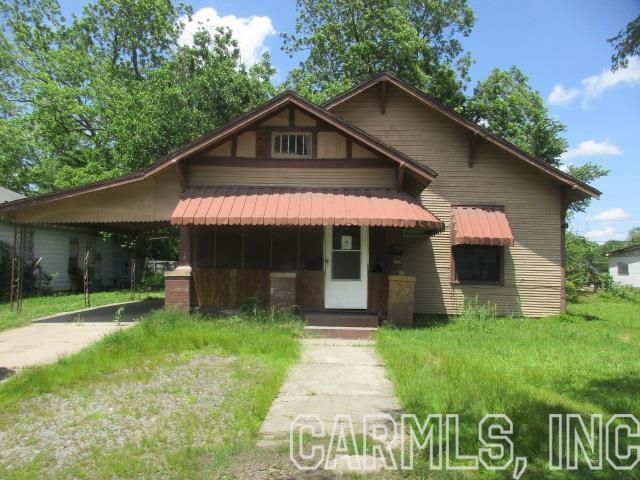 Investor Special, Don't miss this one!!  3 bedrooms and 1 bathroom.  Carport.  Screened in front porch.  Outside storage buiilding.  "Due to condition, the property may have health/safety risk(s). Prior to entry / access, all parties must sign a Hold Harmless Agreement and the property may only be shown by appointment" Agents See Remarks!