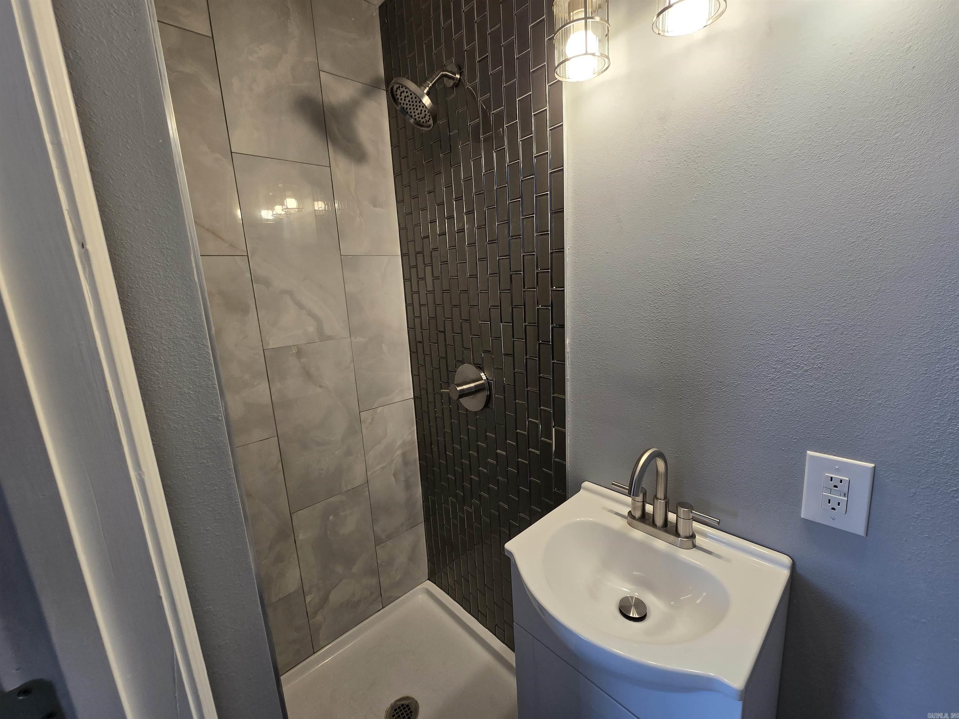 LYNCH ADD - Residential