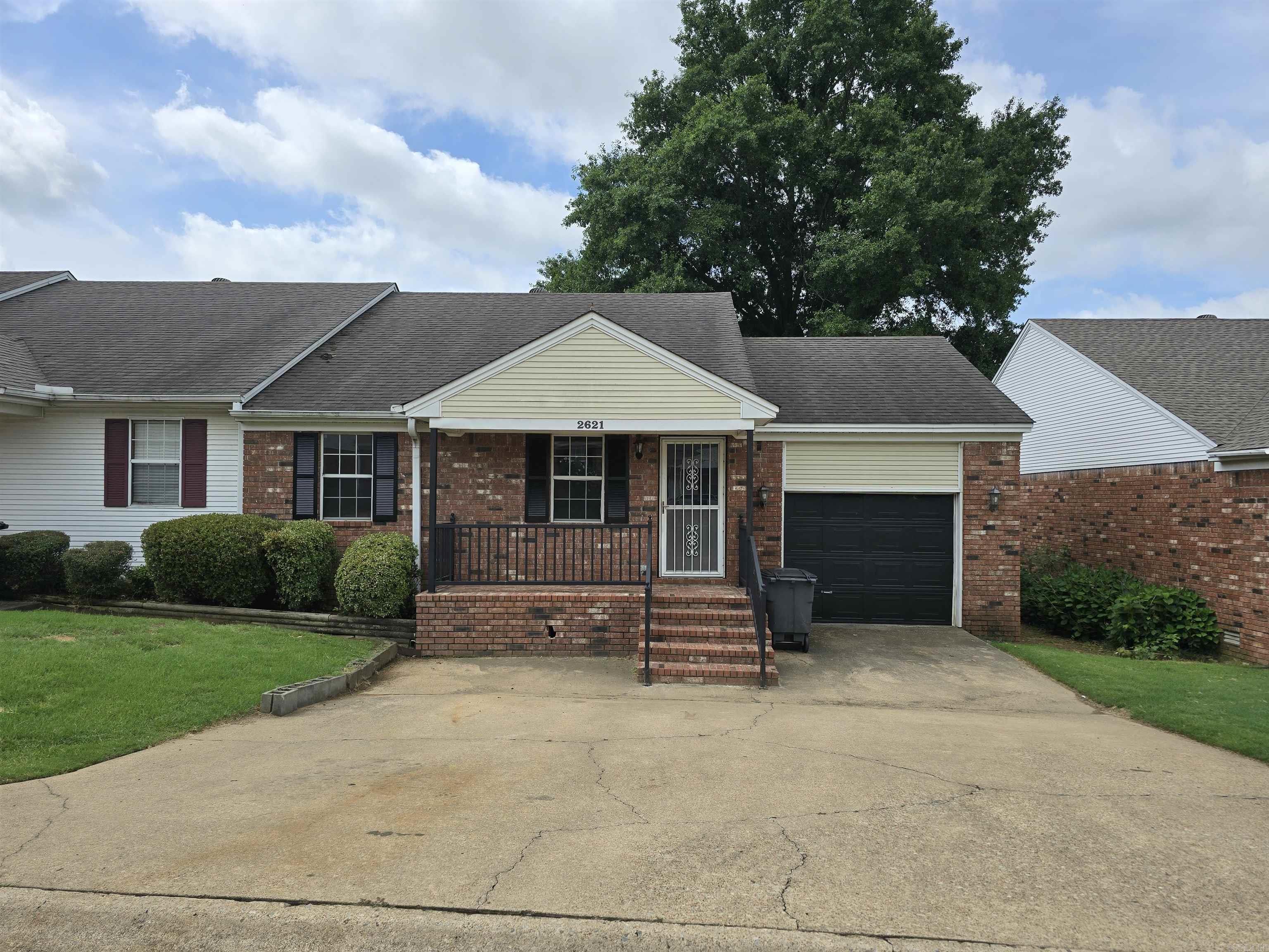 This cozy 2 bed 2 bath condo is perfectly located in the River Oaks Commons subdivision close to shopping, dining, Unity Health, and the Interstate! This home features a fully equipped kitchen, with refrigerator, two full bathrooms, a one car garage with storage and automatic opener, and a wonderful open floor plan with a great back deck perfect for entertaining.  Both spacious bedrooms have large walk-in closets and ceiling fans. Come see your new home today!