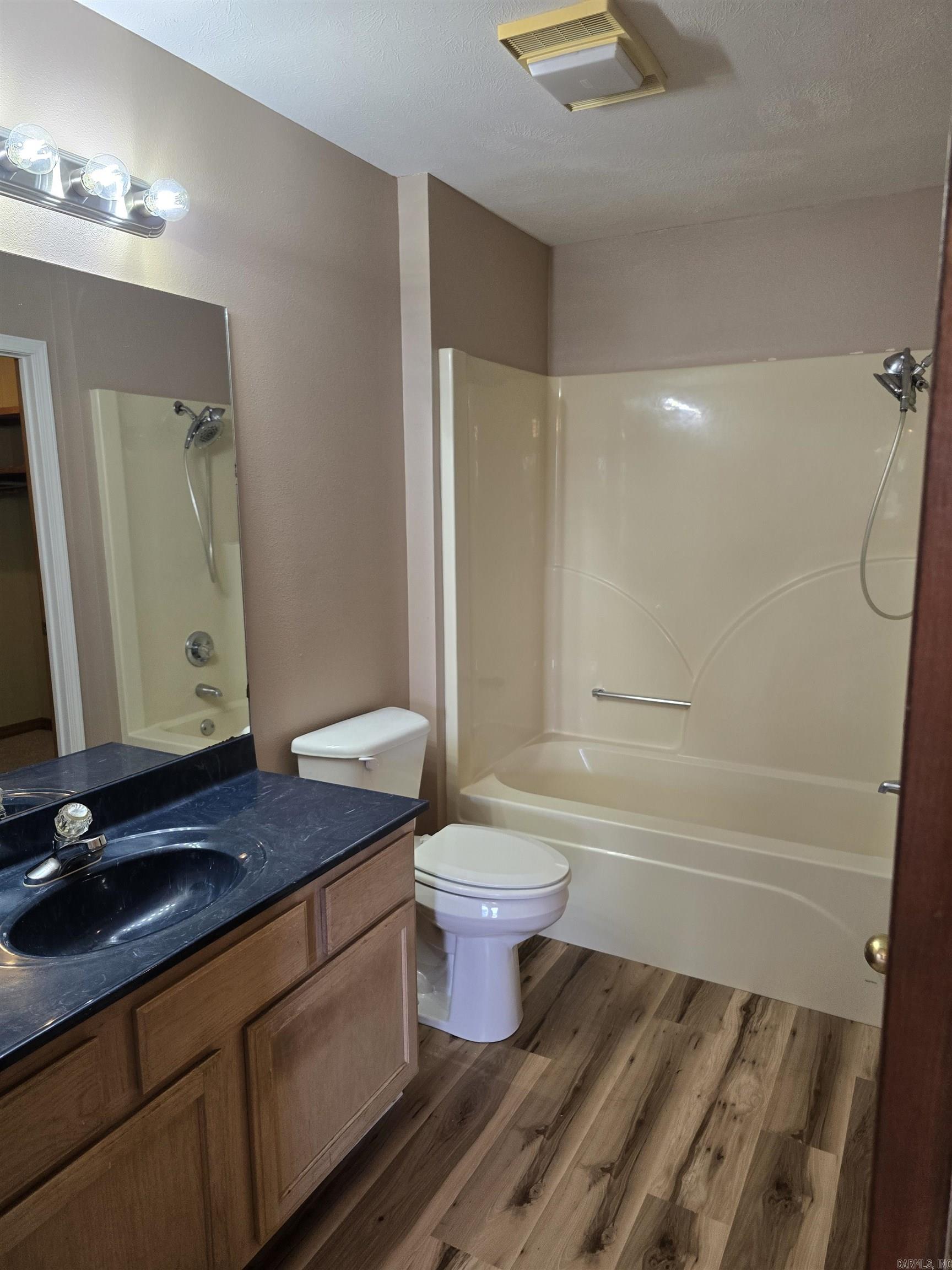 RIVER OAKS COMMONS - Residential