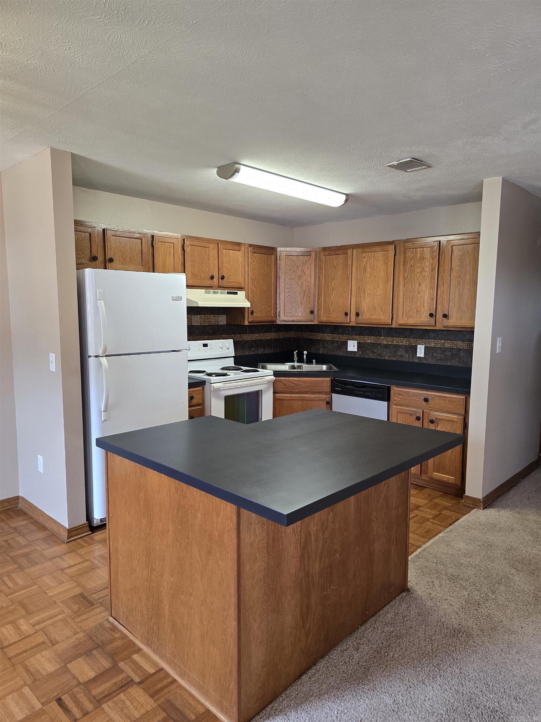 RIVER OAKS COMMONS - Residential