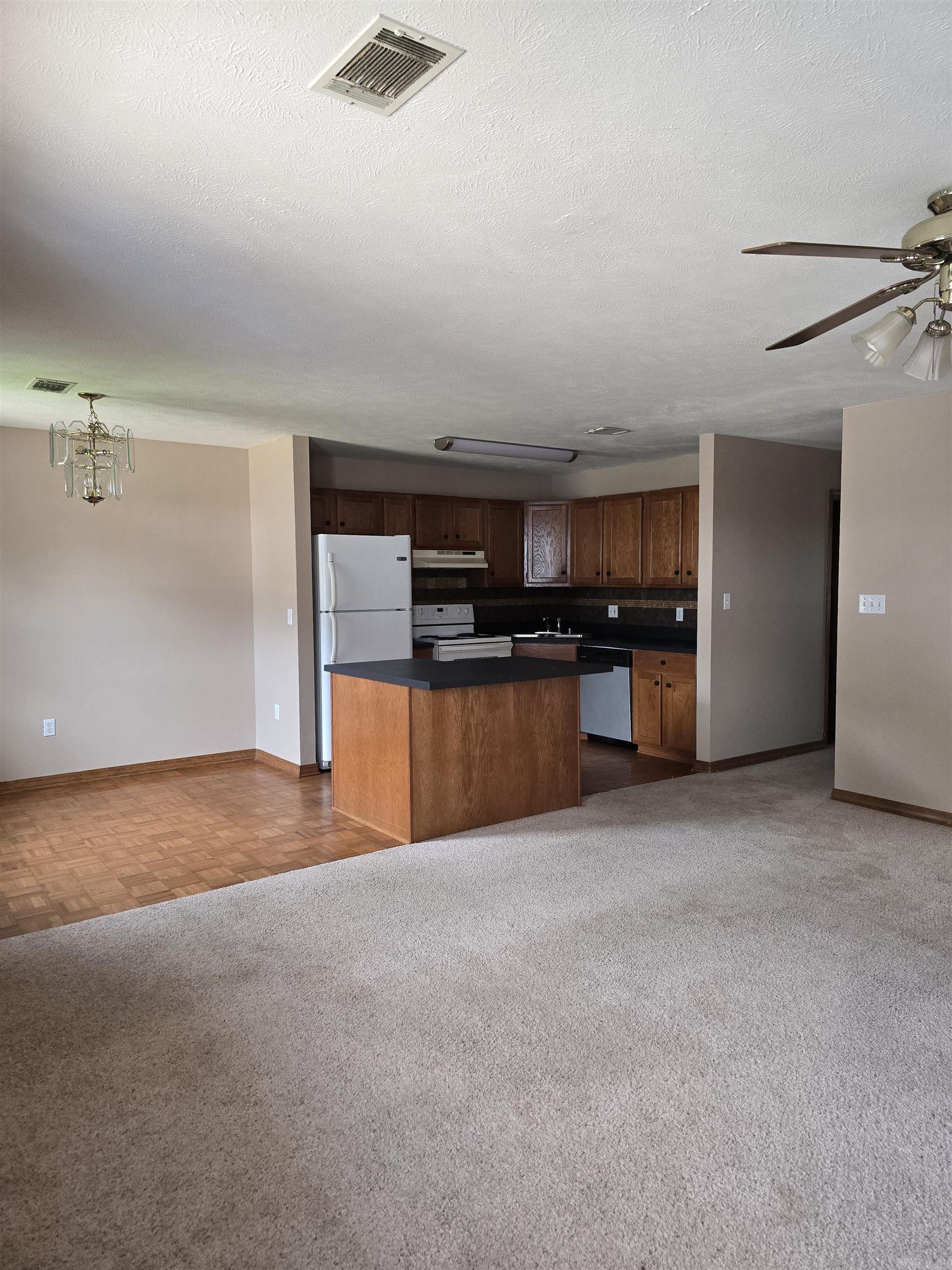 RIVER OAKS COMMONS - Residential