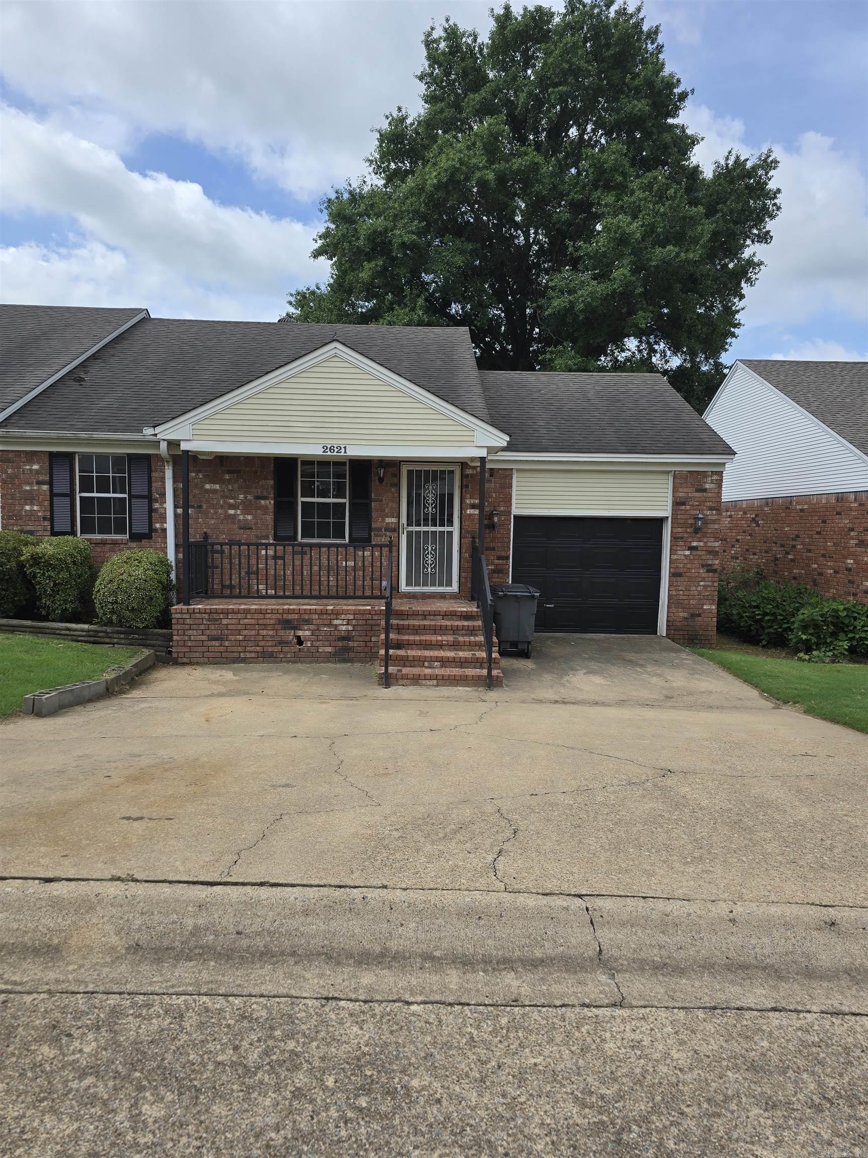 RIVER OAKS COMMONS - Residential