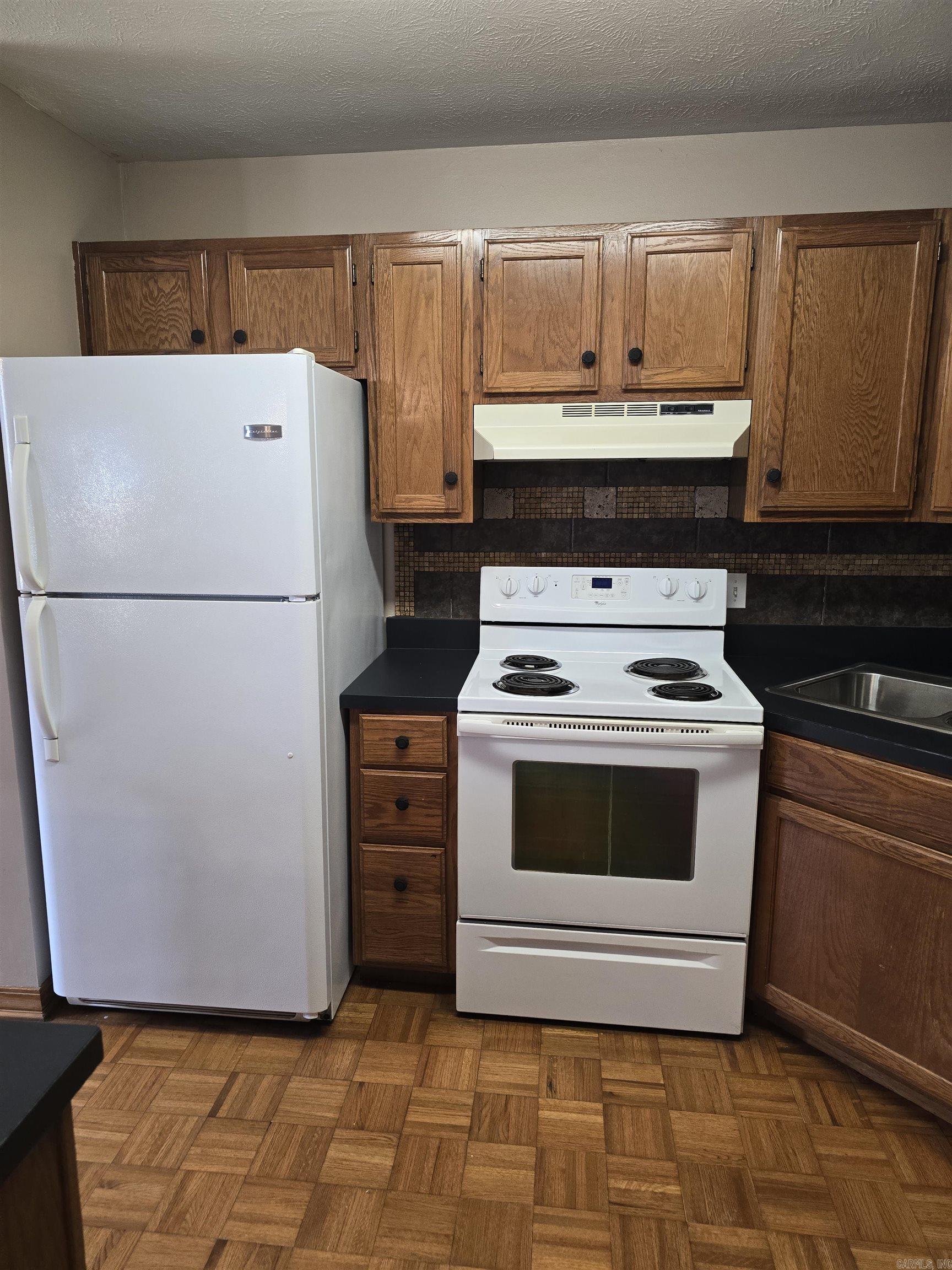 RIVER OAKS COMMONS - Residential
