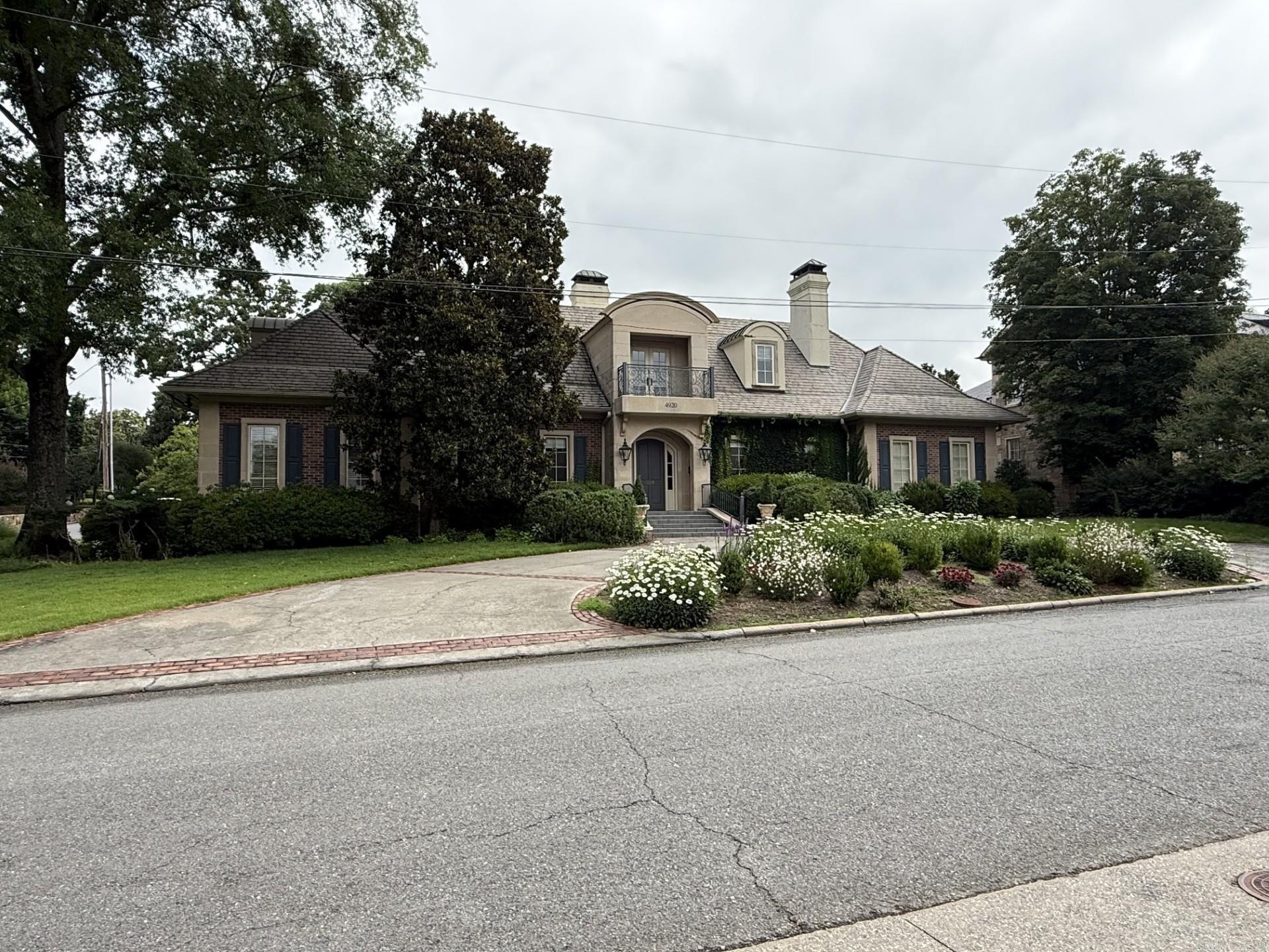 NEWTONS - Residential