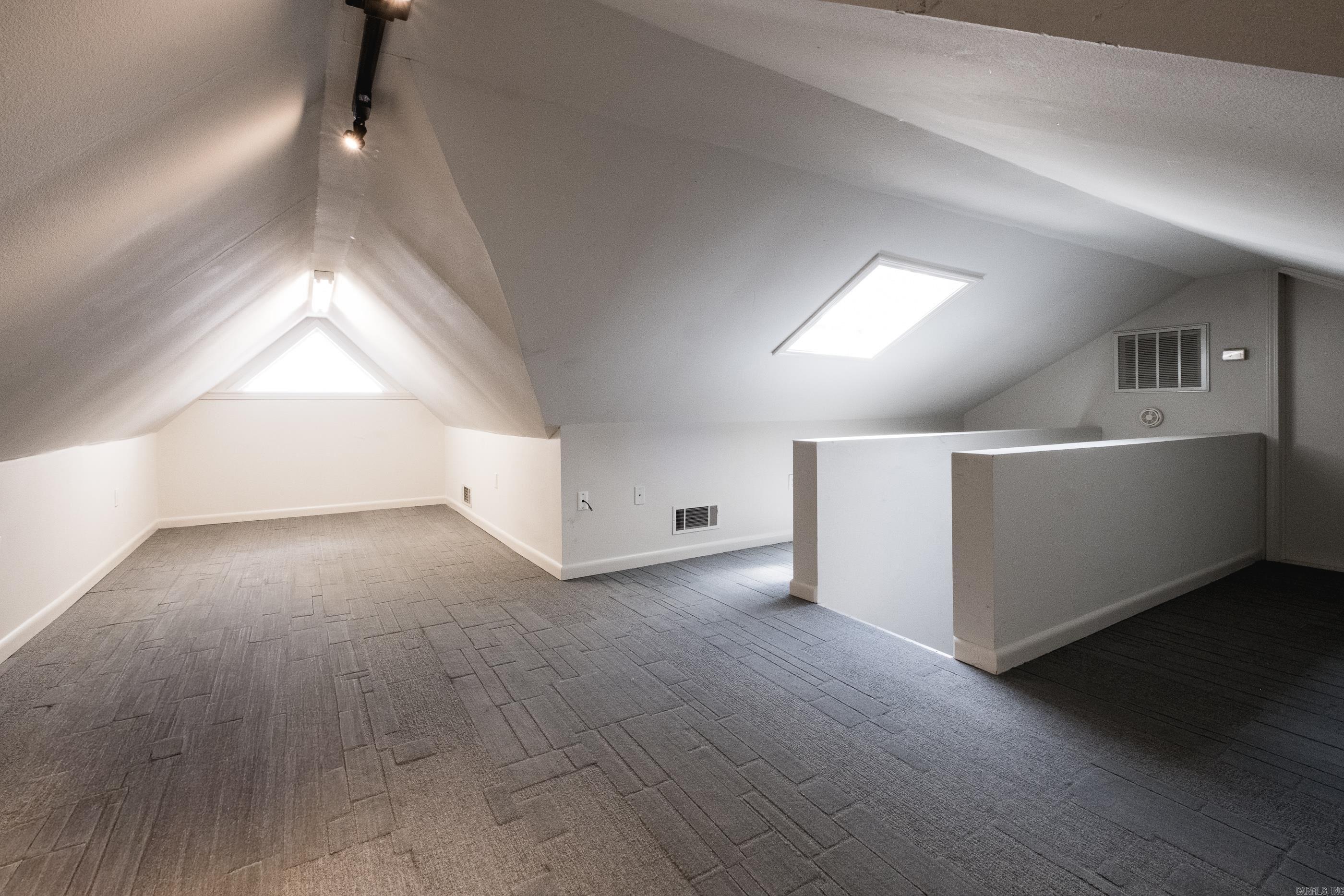 CRYSTAL COURT - Residential