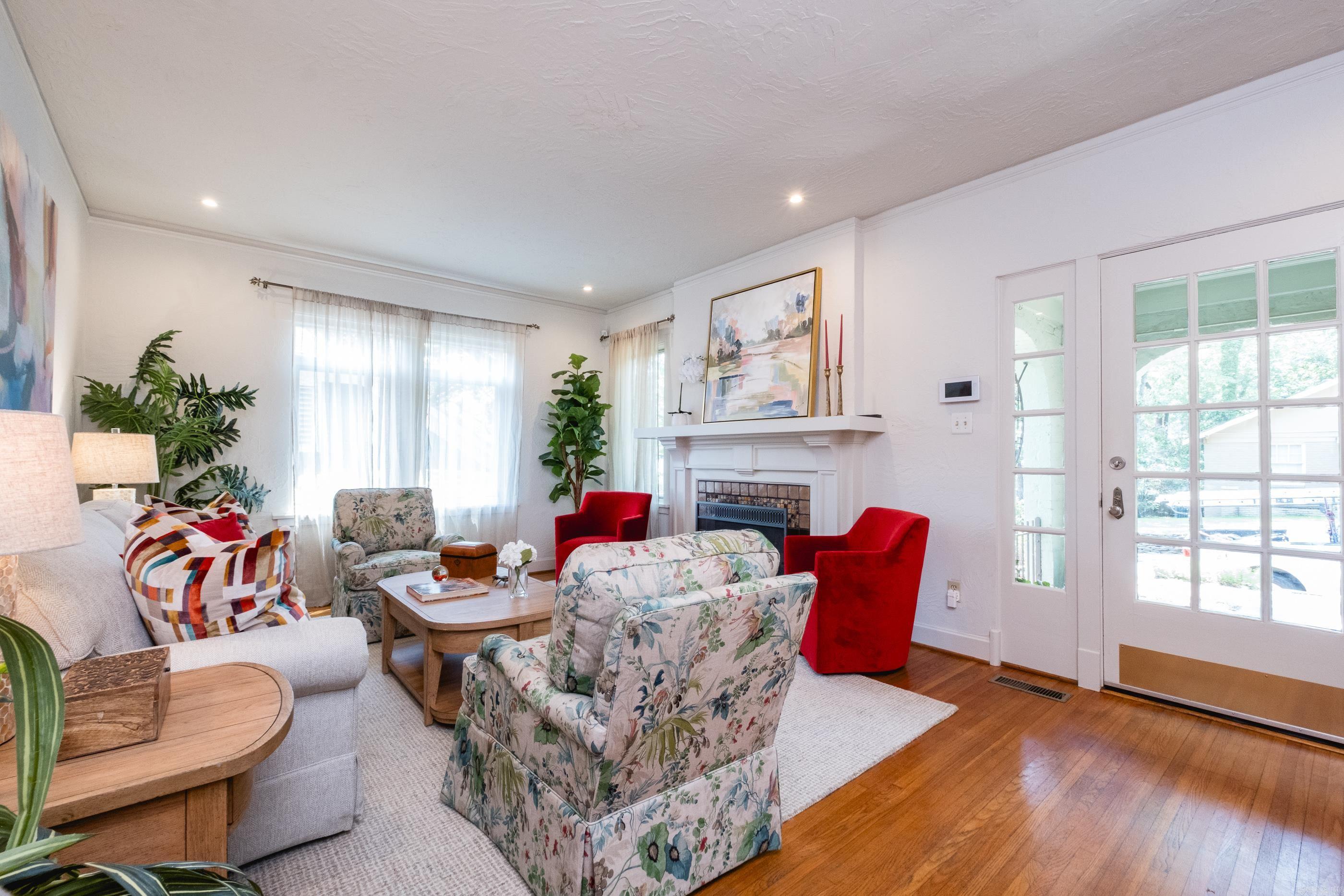 CRYSTAL COURT - Residential