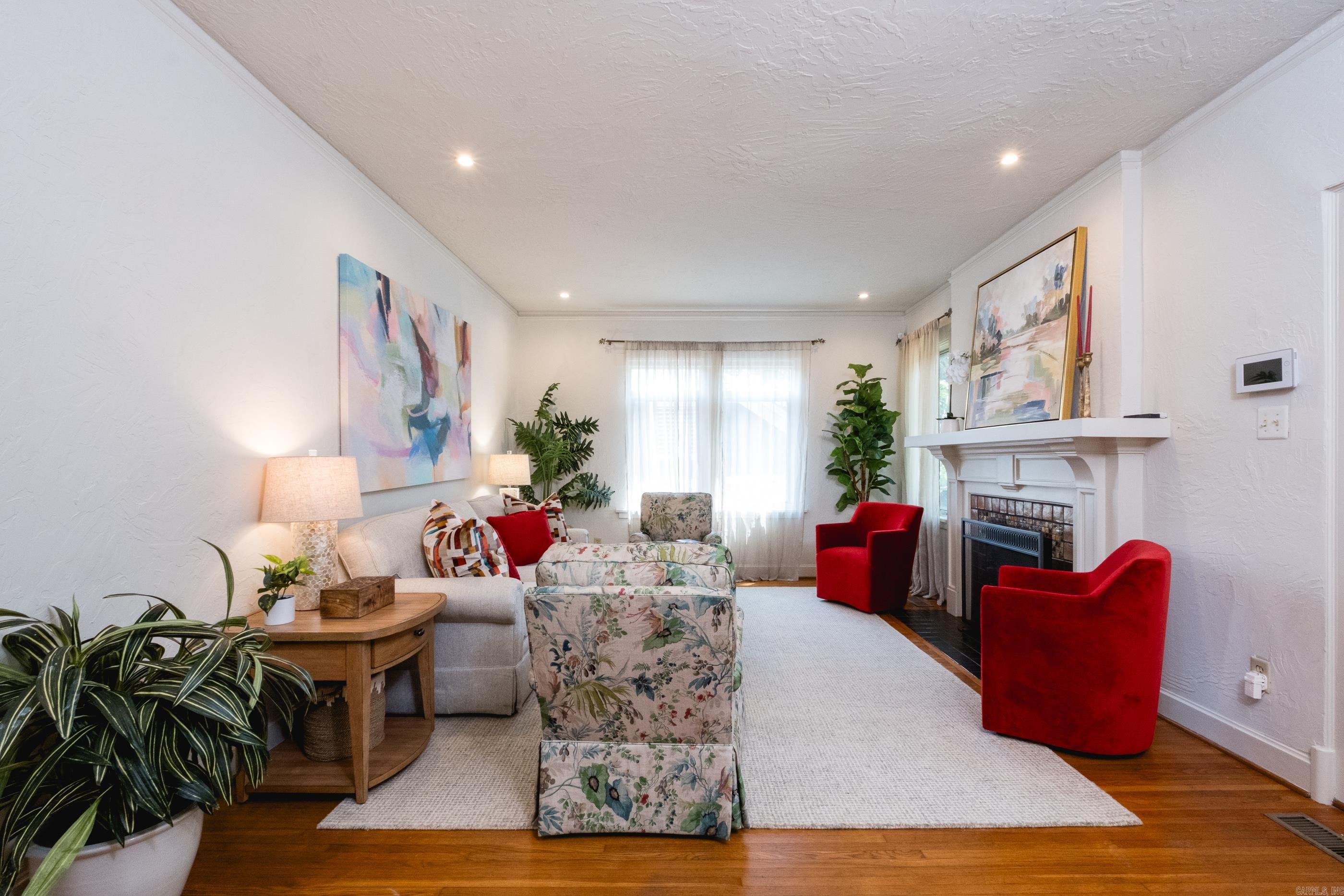 CRYSTAL COURT - Residential