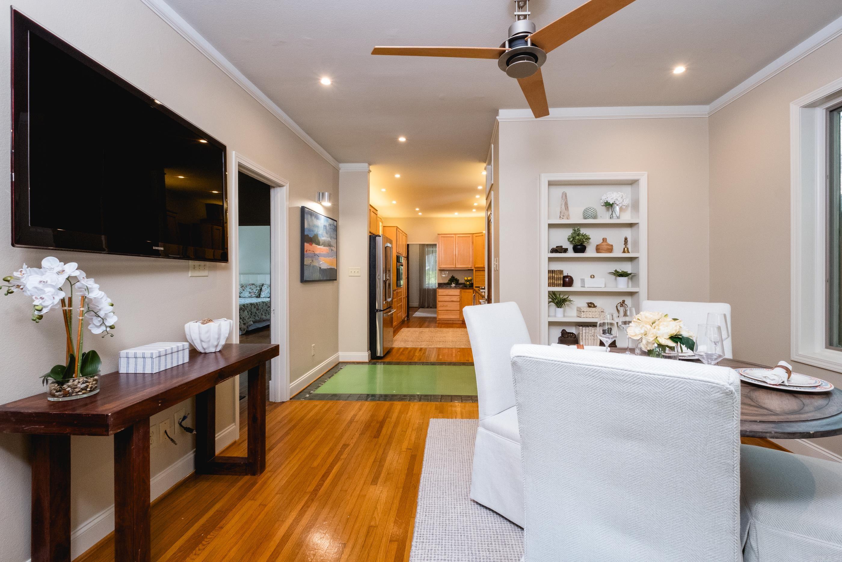 CRYSTAL COURT - Residential
