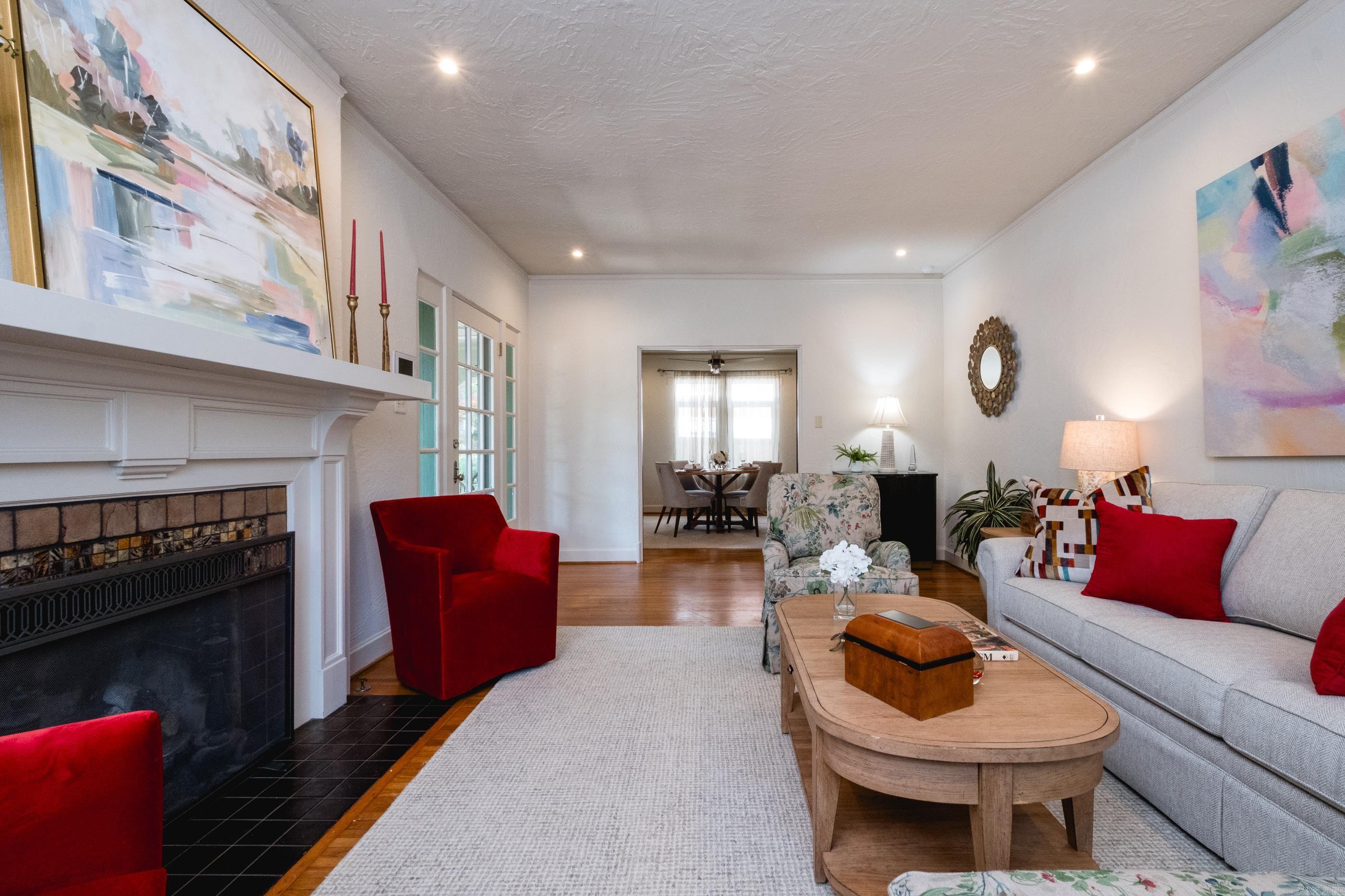 CRYSTAL COURT - Residential
