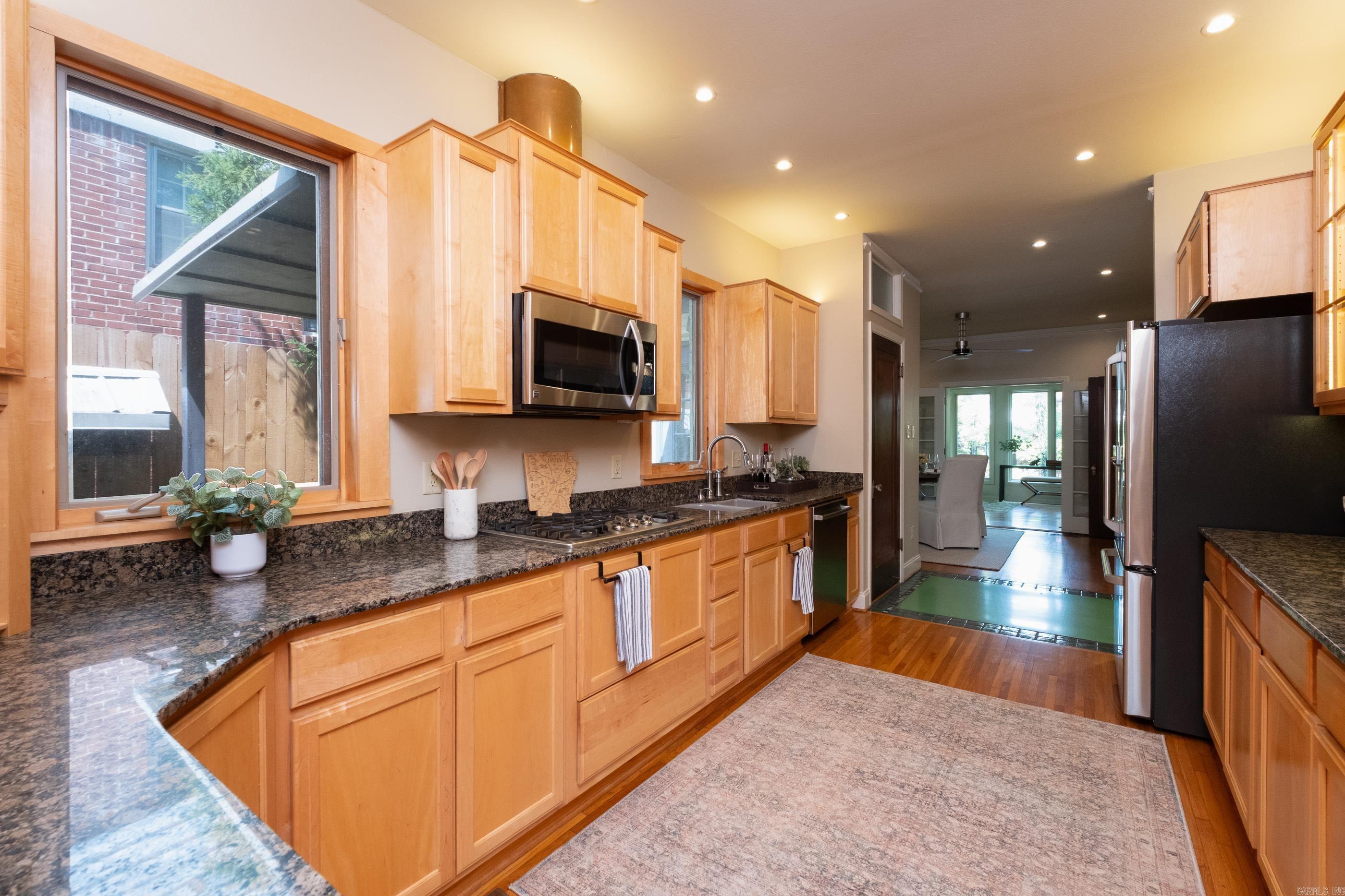 CRYSTAL COURT - Residential