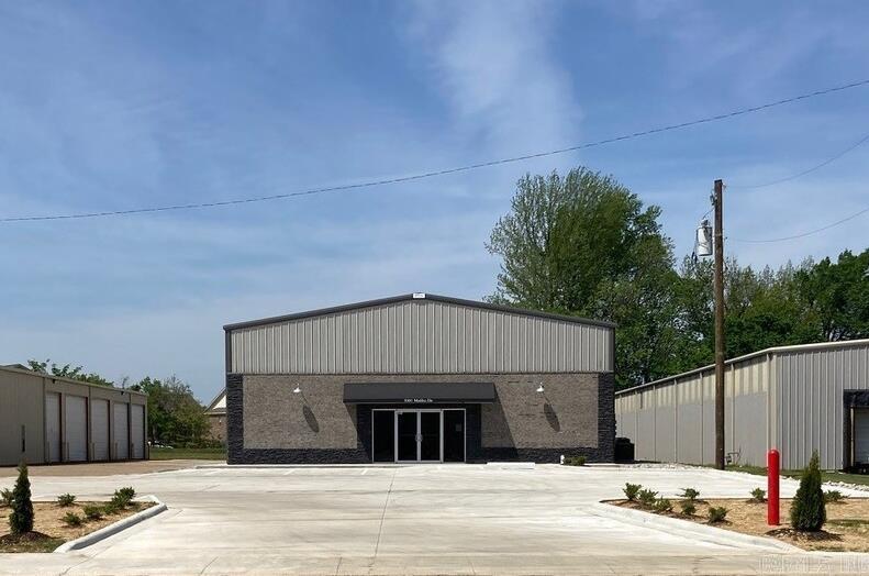 Beautiful new building with retail, wholesale and storage spaces all under one roof.  From 3,750 sq ft of heated and cooled retail space with ample parking, private office and restrooms. Overhead doors make for easy access. Front door parking makes this the perfect spot for your counter sales, industrial supply, parts whse, or sales operation.