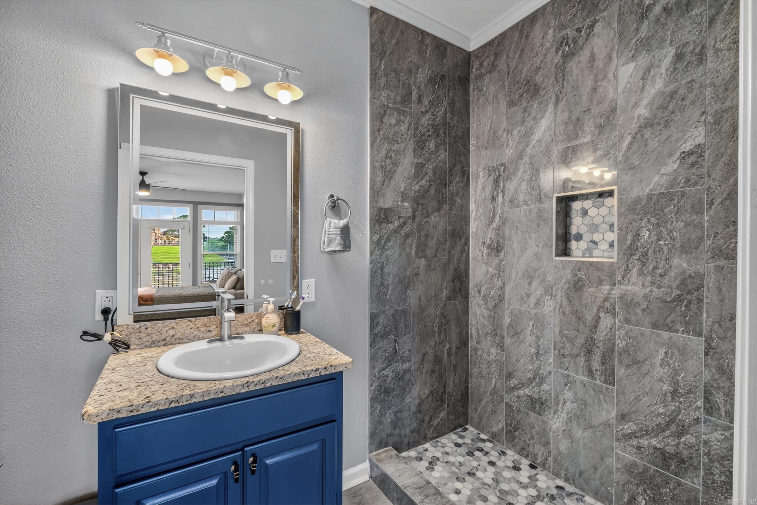 GRAND POINTE VIEW HPR - Residential
