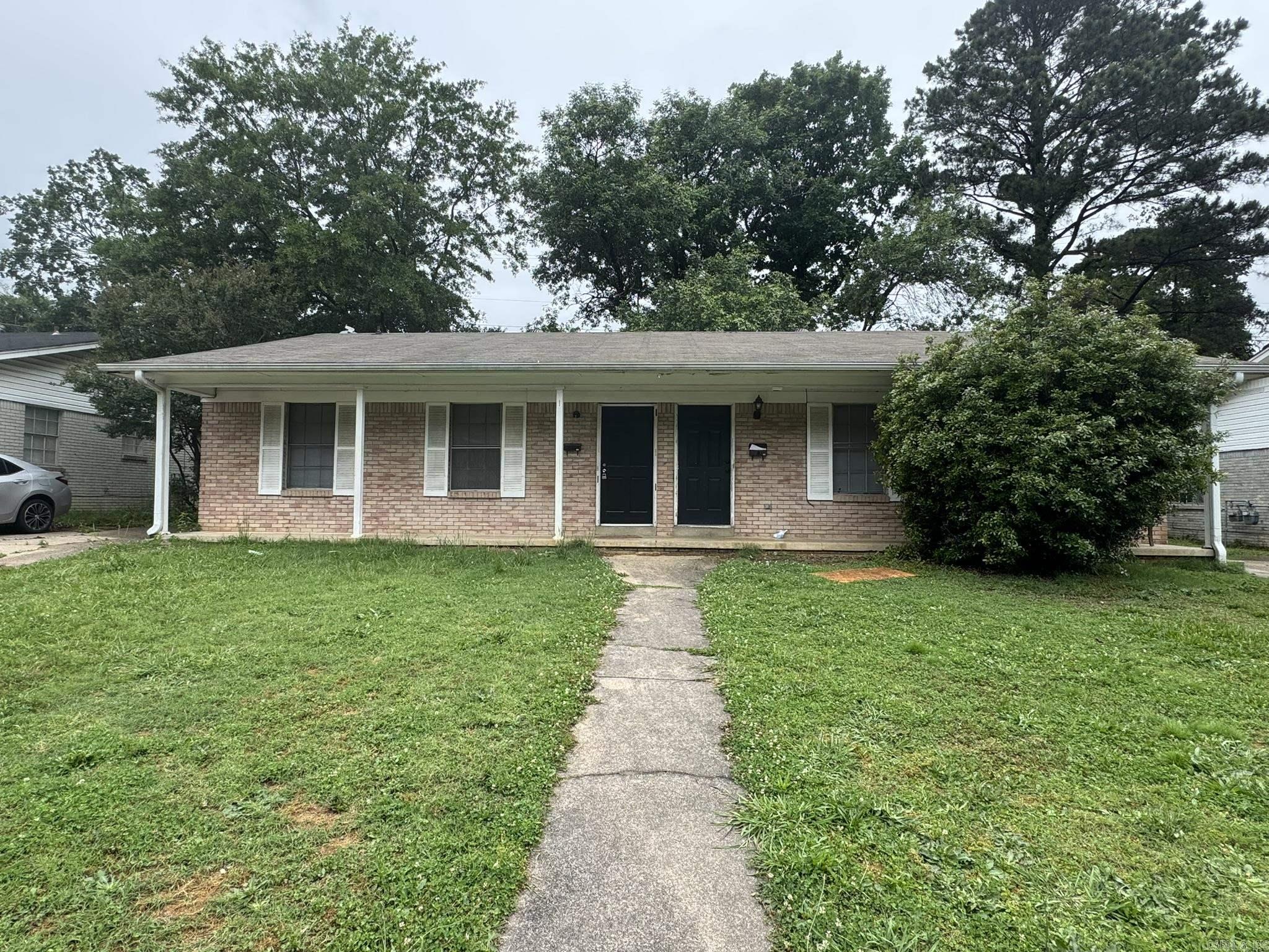 Income producing Duplex for sale, Unit A just became available. Start off with your first tenant in this unit. A is ready to tour. These units stay rented year-round.  Are you looking to add to your portfolio or start with your first rental? This one is for you.  these units have been renting for $930.00 Each. Owner pays yearly Insurance only.  Don't miss out on this one. Send all offers to listing agent