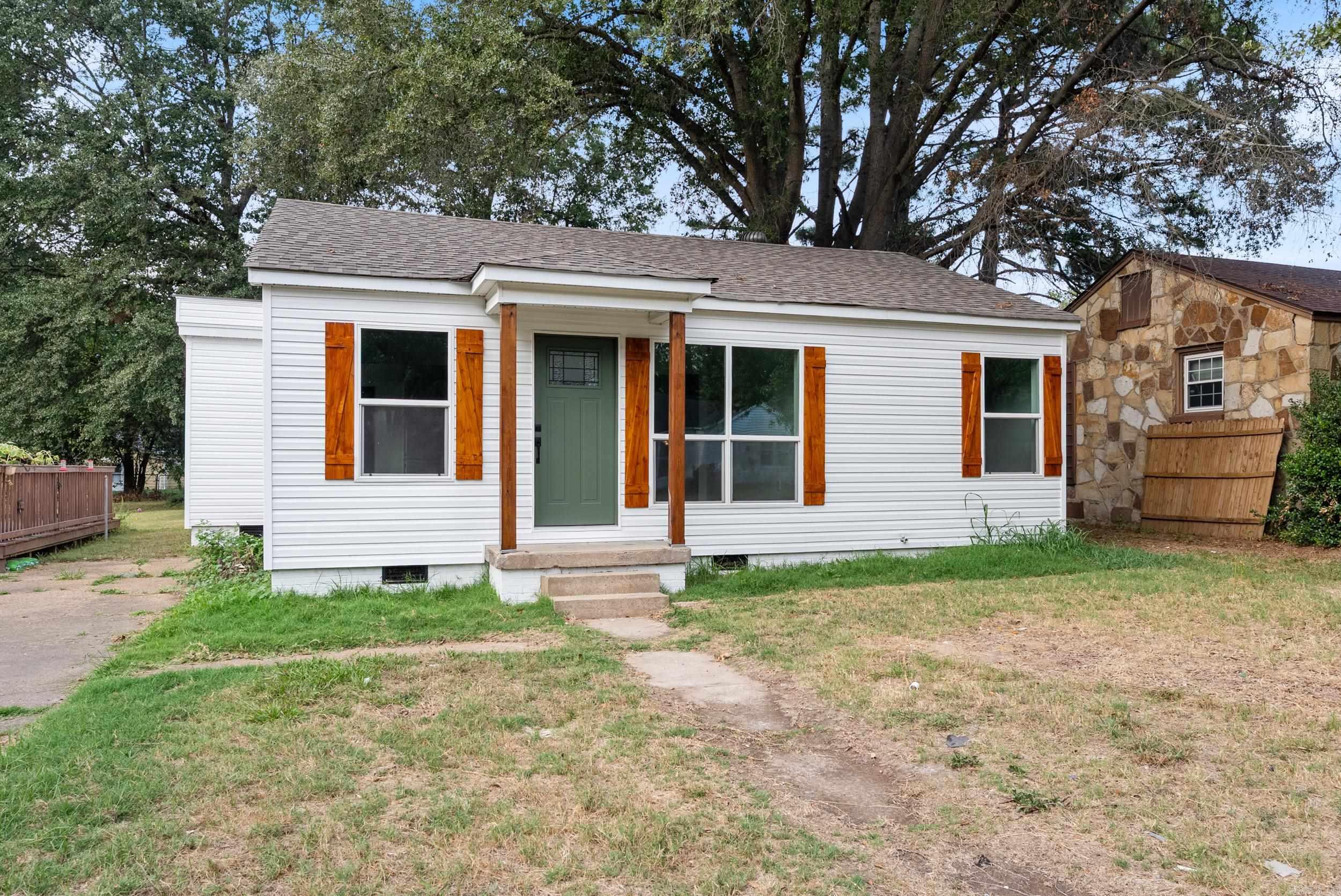 Gorgeous remodel in the heart of Newport. This home has tons of new features, including: New luxury vinyl floors, new paint, new fixtures, new appliances, new water heater, new HVAC condenser, new granite countertops, and so much more! Split floor plan with 3 bed/2 bath and a nice primary ensuite bathroom. Open floor plan with the living room open to the kitchen which encourages gathering. Off the back is an all new wood deck that is perfect for enjoying a drink after work. The property also comes with an outdoor storage building where you can store your lawn equipment. Great location with easy access to schools, shopping, and restaurants. Some photos are virtually staged.