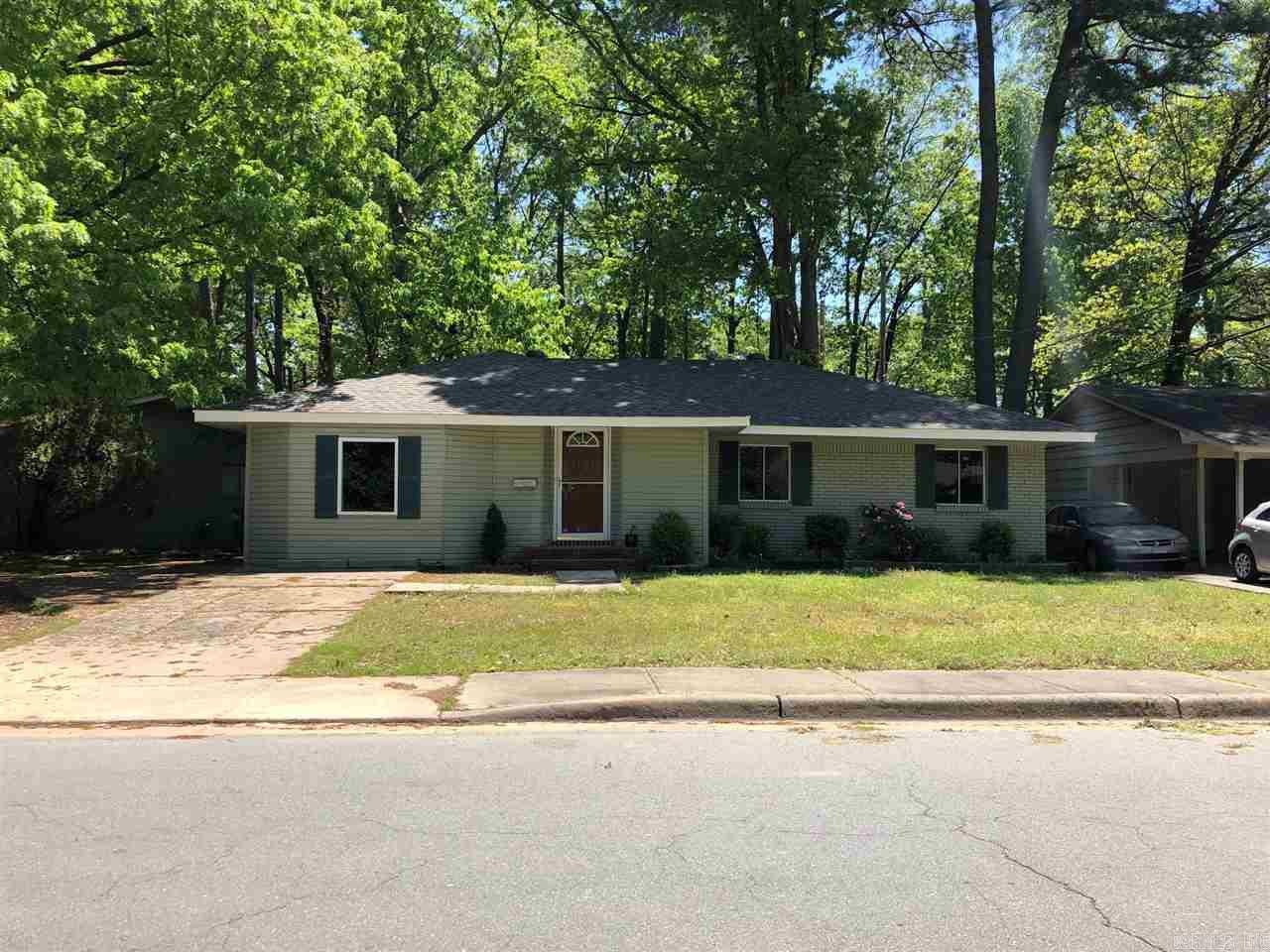 3/4 Bed, 2 bath. Seller completing updates on this spacious 1 level including $5,000 foundation fix and items from recent inspection. Sunroom/Bonus room. Large fenced backyard. Seller will include a new 55 inch TV or new washer or dryer if purchased for list price.New stainless steel fridge and oven/stove remain.$7,000 NEW heat and air system with NEW DUCT work at closing. As CLOSE TO NEW as you can find in this area. $500 bonus to selling agent. Investors buy today and rent tomorrow. What a Deal!