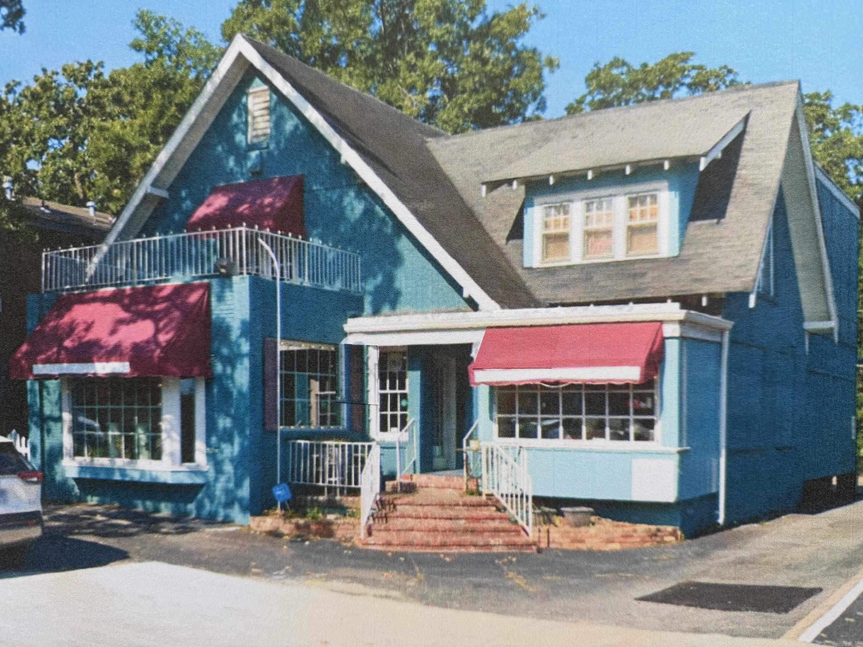 Great Park Hill area location for Retail, Salon, Arts, Gifts, or Other Business.  Excellent Retail Building on two levels. For Sale or Lease.  Lease is $3,850 per month - tenant pays all utilities and rental insurance.