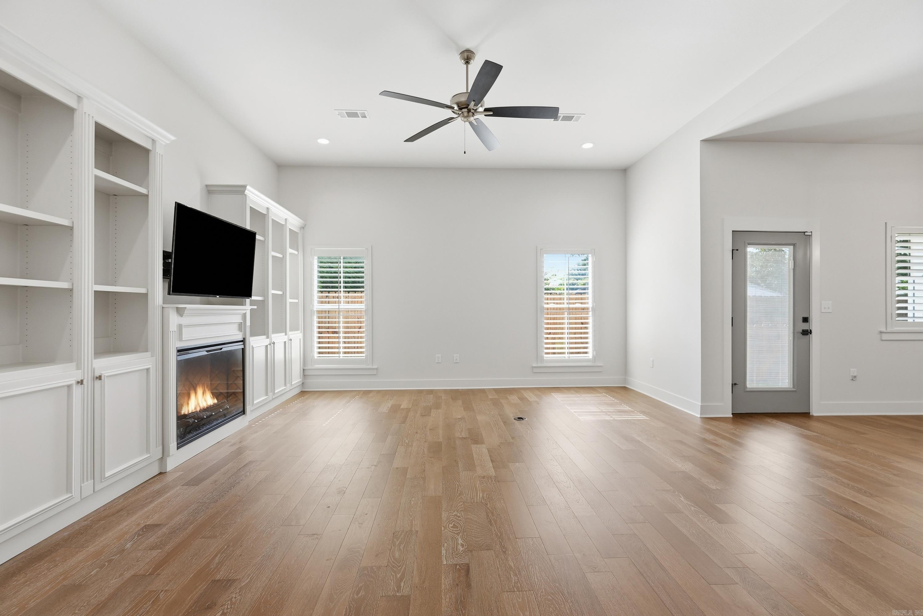 WOODLAND SPRINGS - Residential