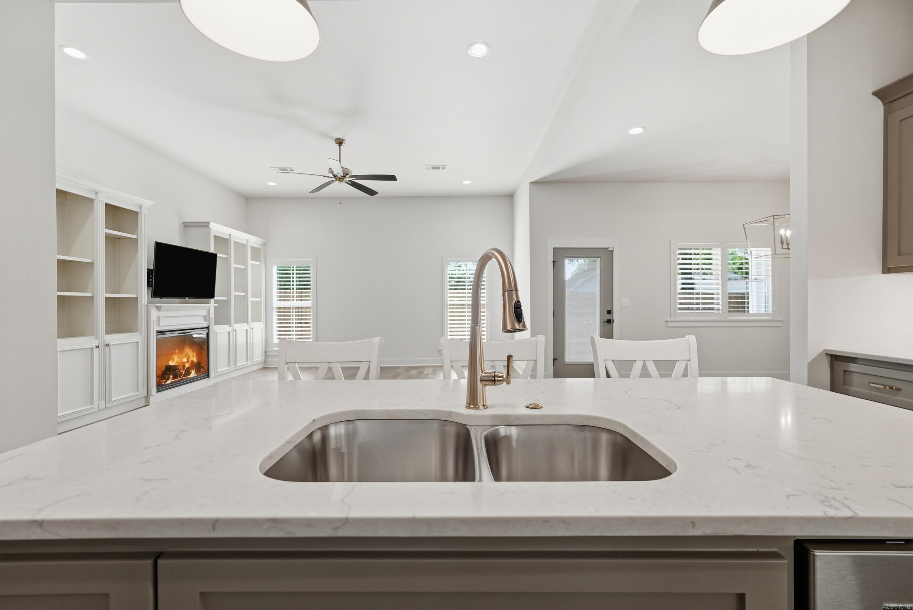 WOODLAND SPRINGS - Residential
