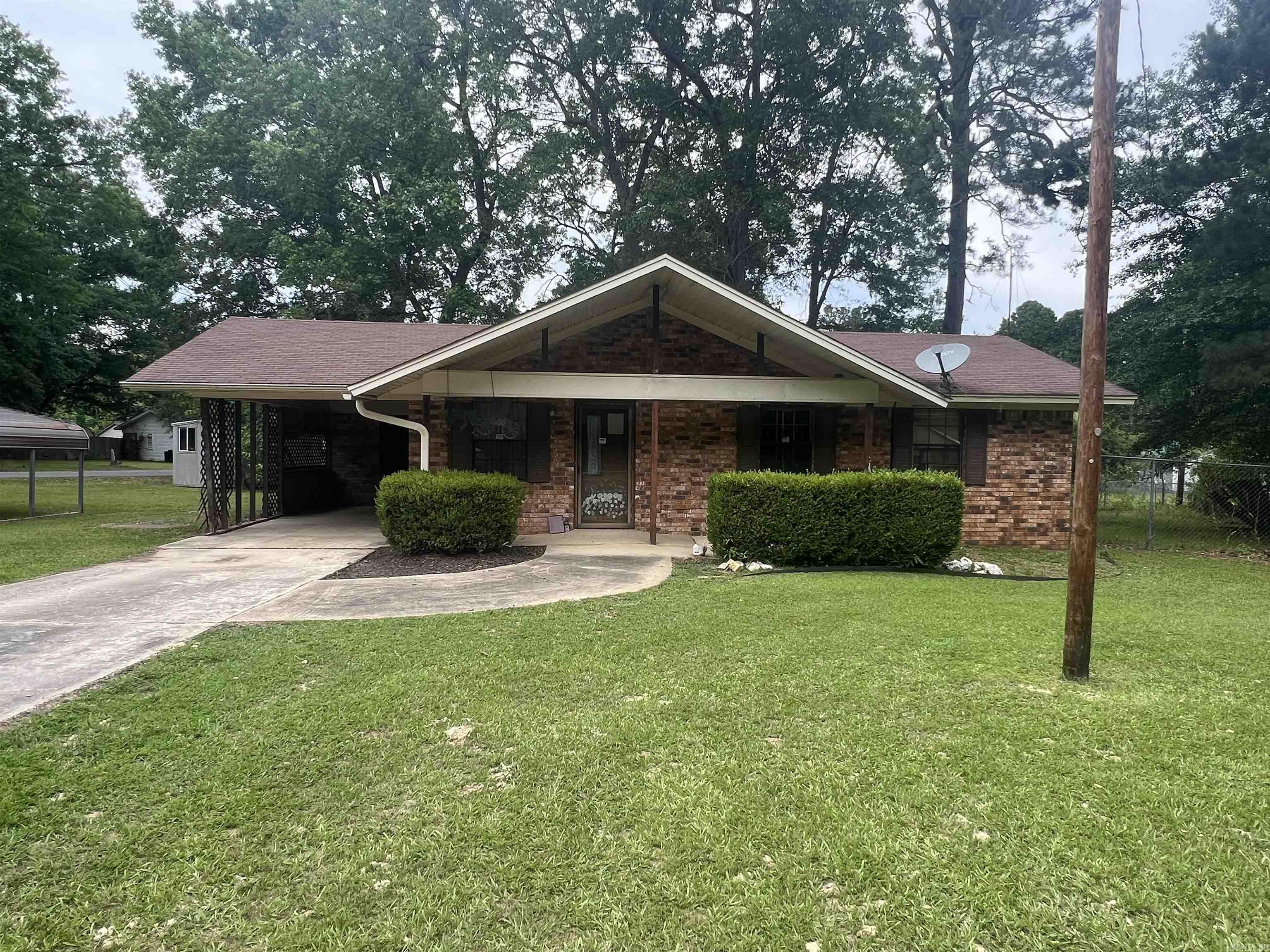 This charming 3BR/2BA corner residence provides wheelchair accessibility, including wider doors and a roll in shower. The property presents a spacious yard and is conveniently located near the recreation center/park and ball fields. Property is being sold AS IS.