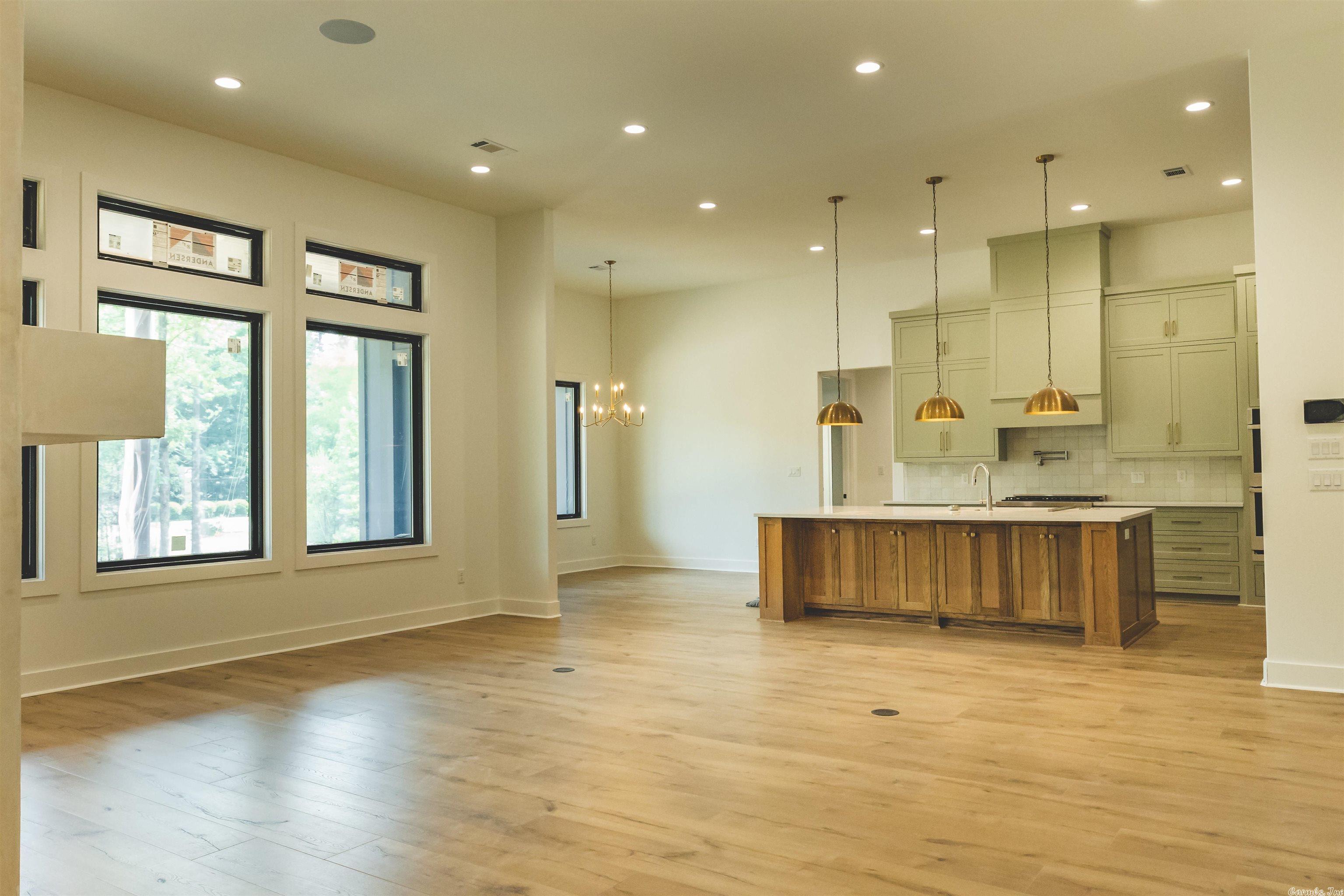BEAR'S DEN - Residential