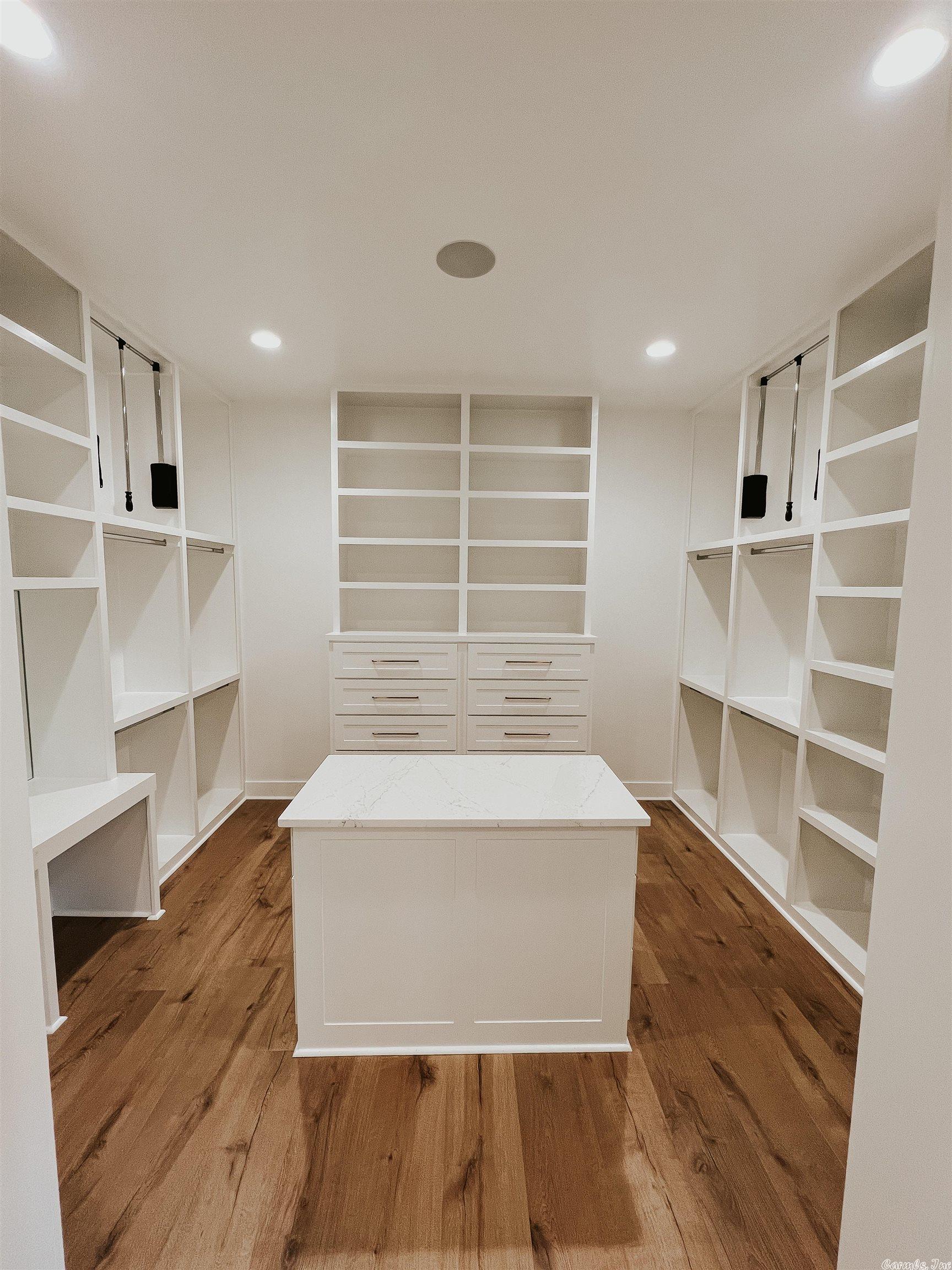BEAR'S DEN - Residential