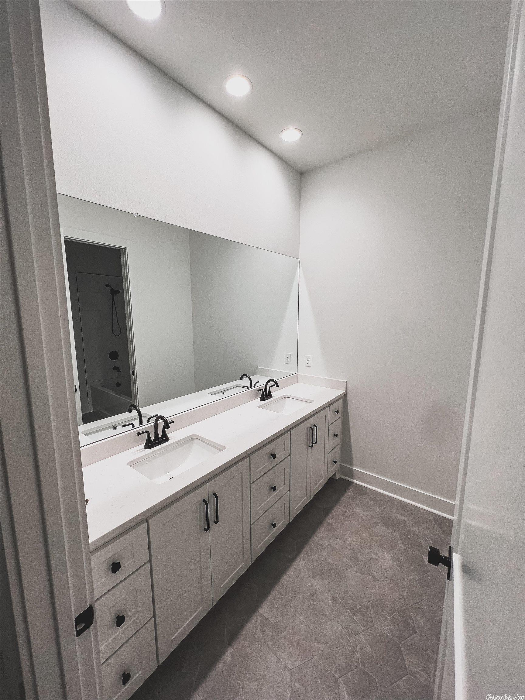 BEAR'S DEN - Residential