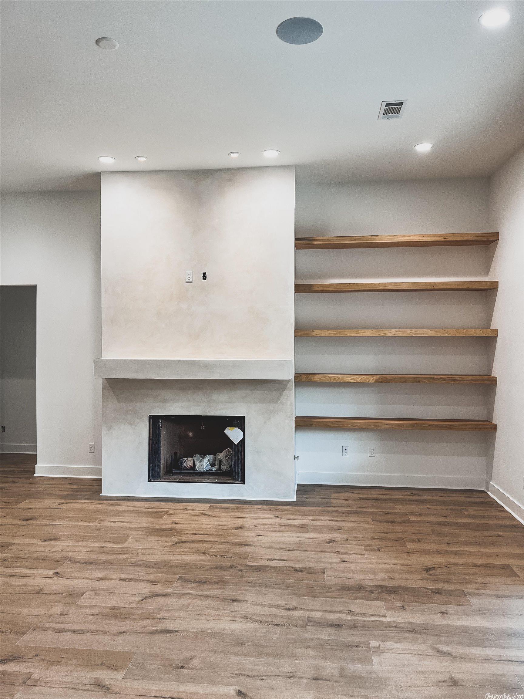 BEAR'S DEN - Residential