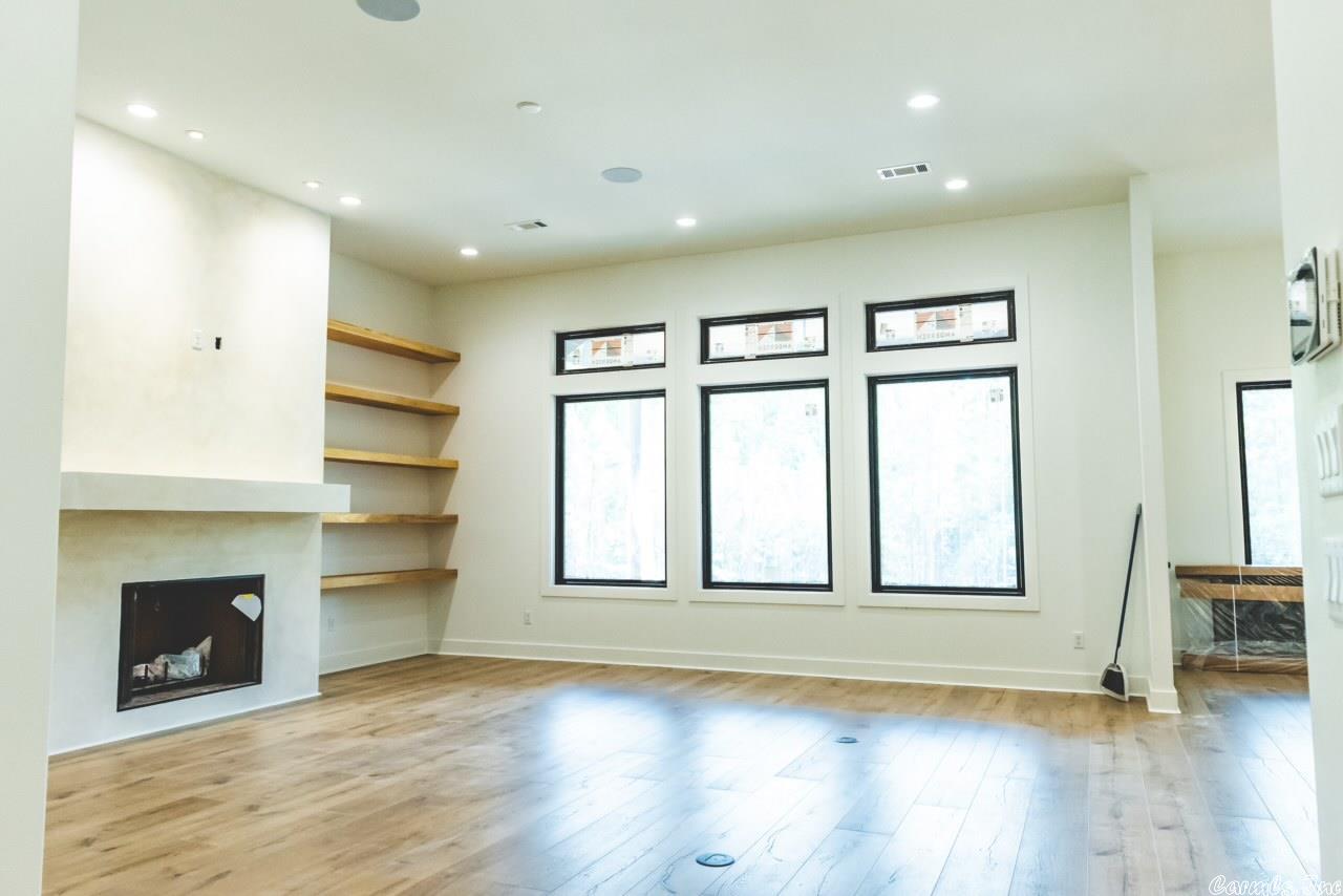 BEAR'S DEN - Residential