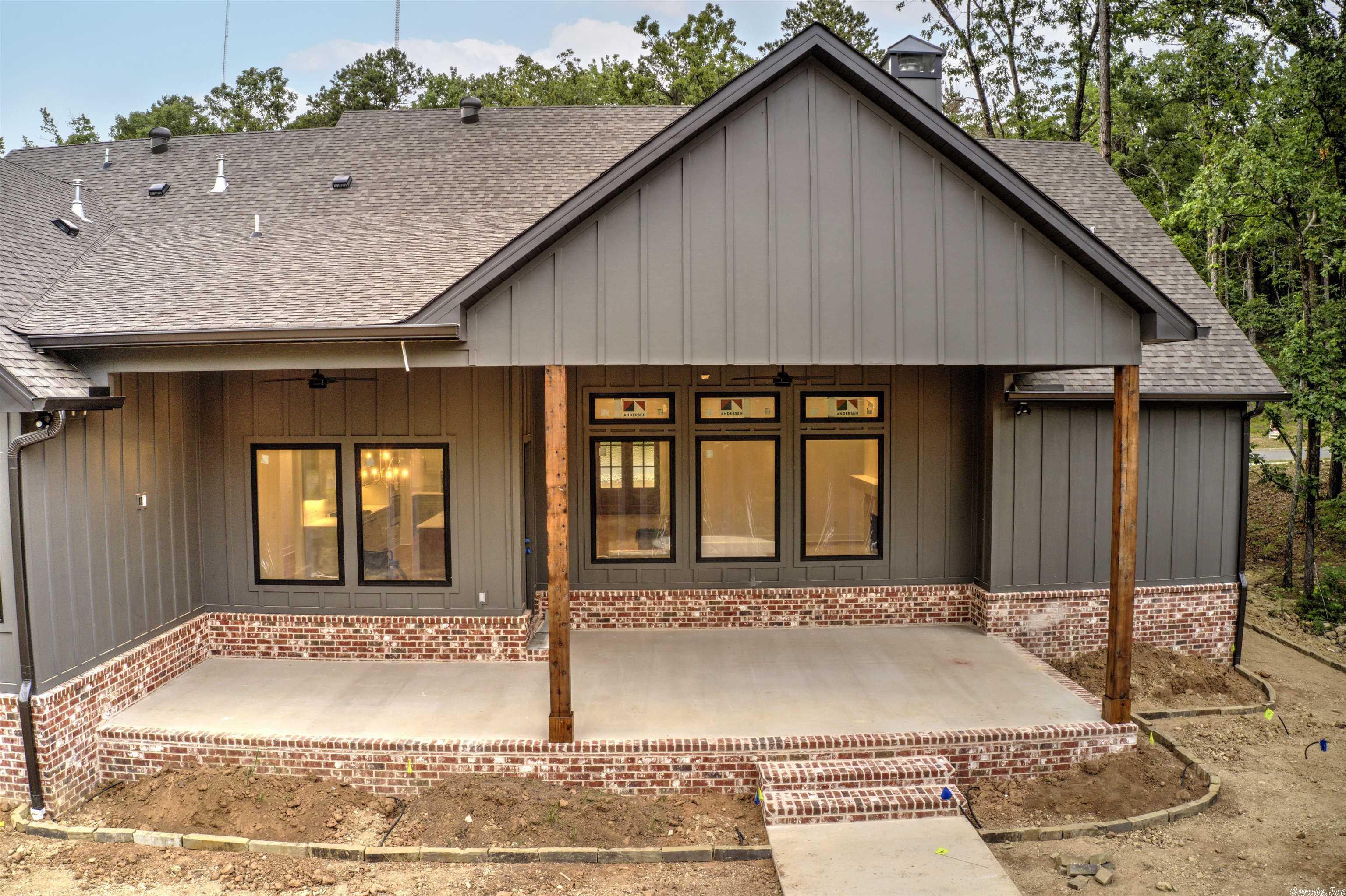 BEAR'S DEN - Residential