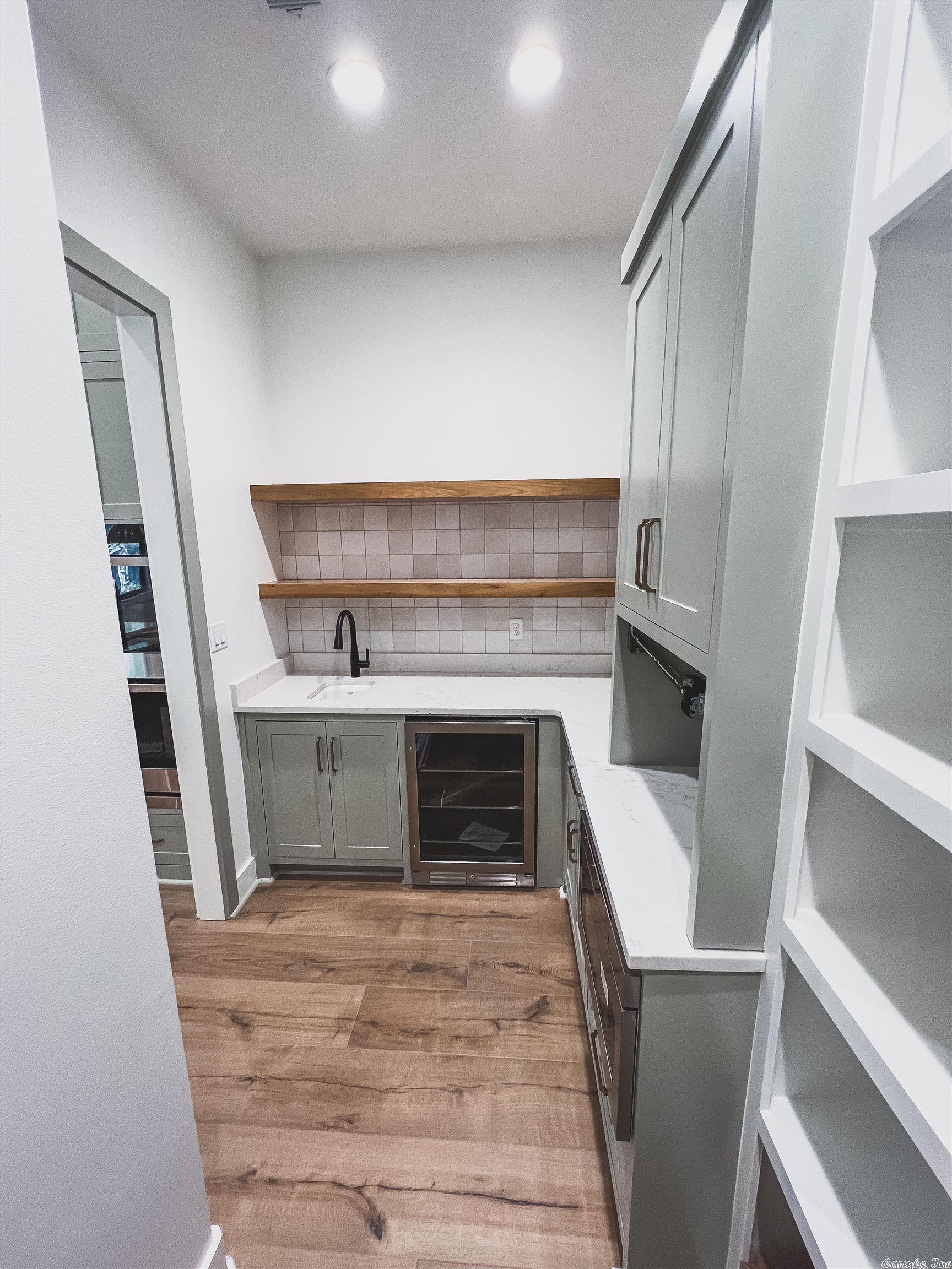 BEAR'S DEN - Residential