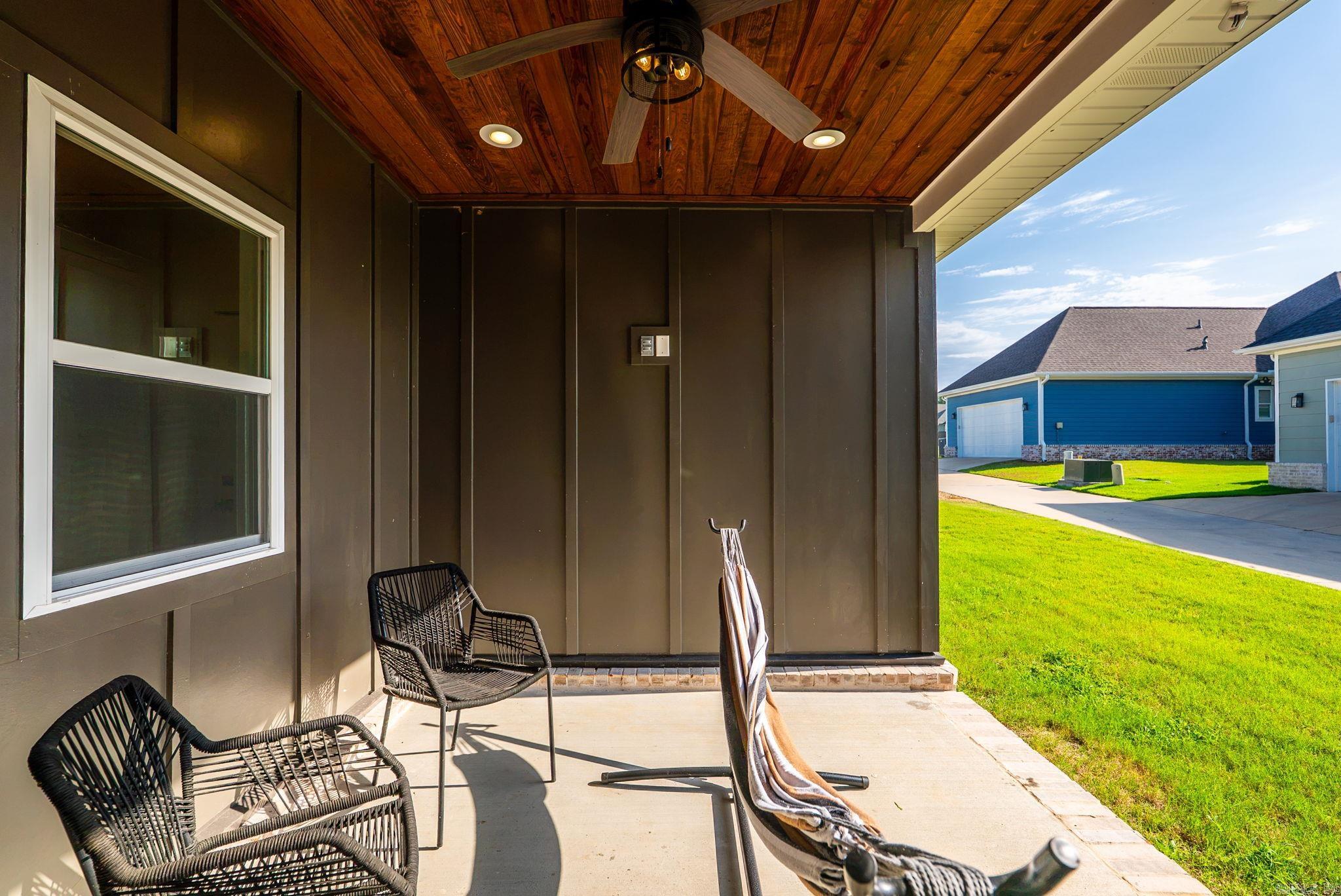 MIDTOWN BRYANT - Residential
