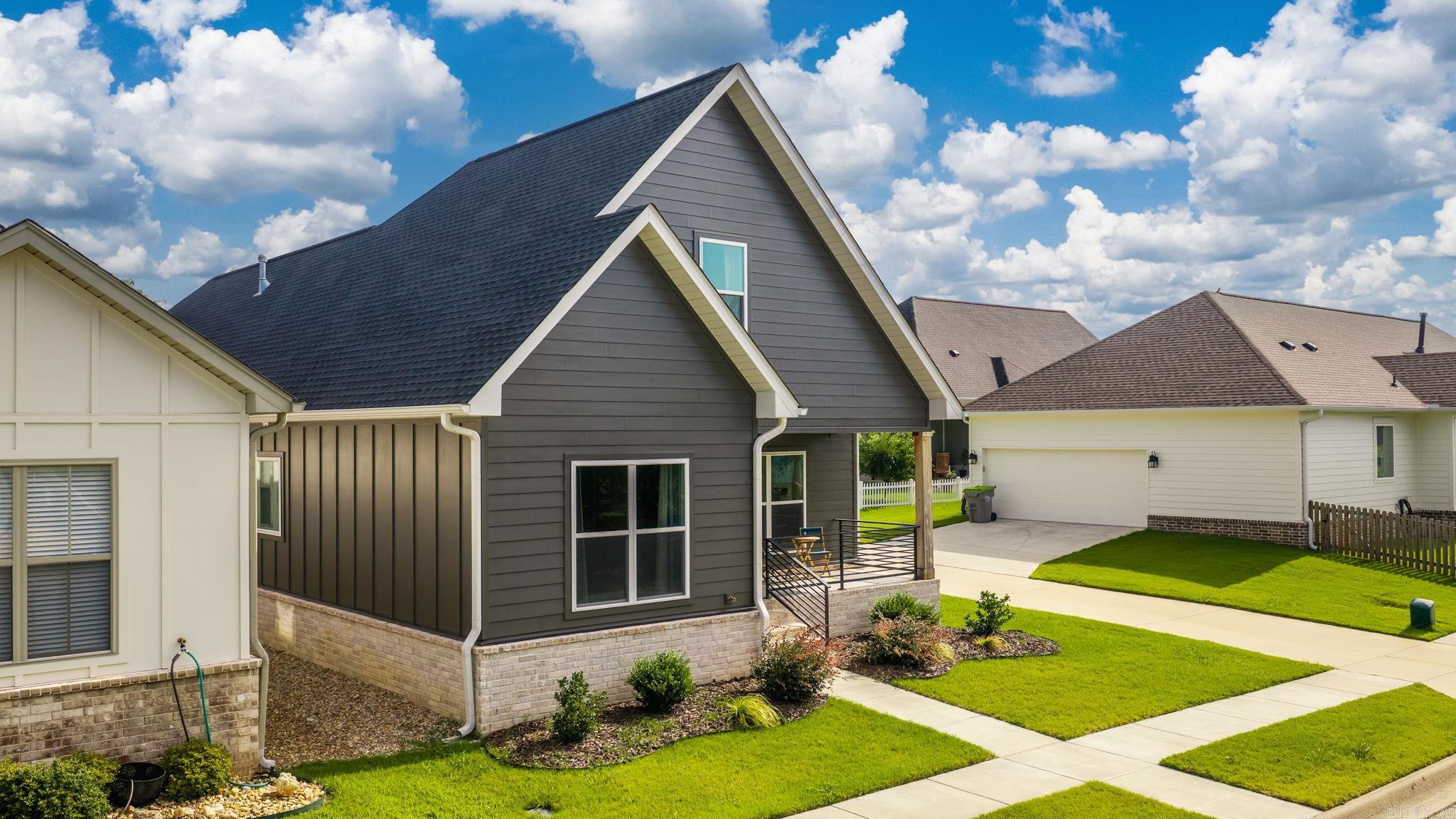 MIDTOWN BRYANT - Residential