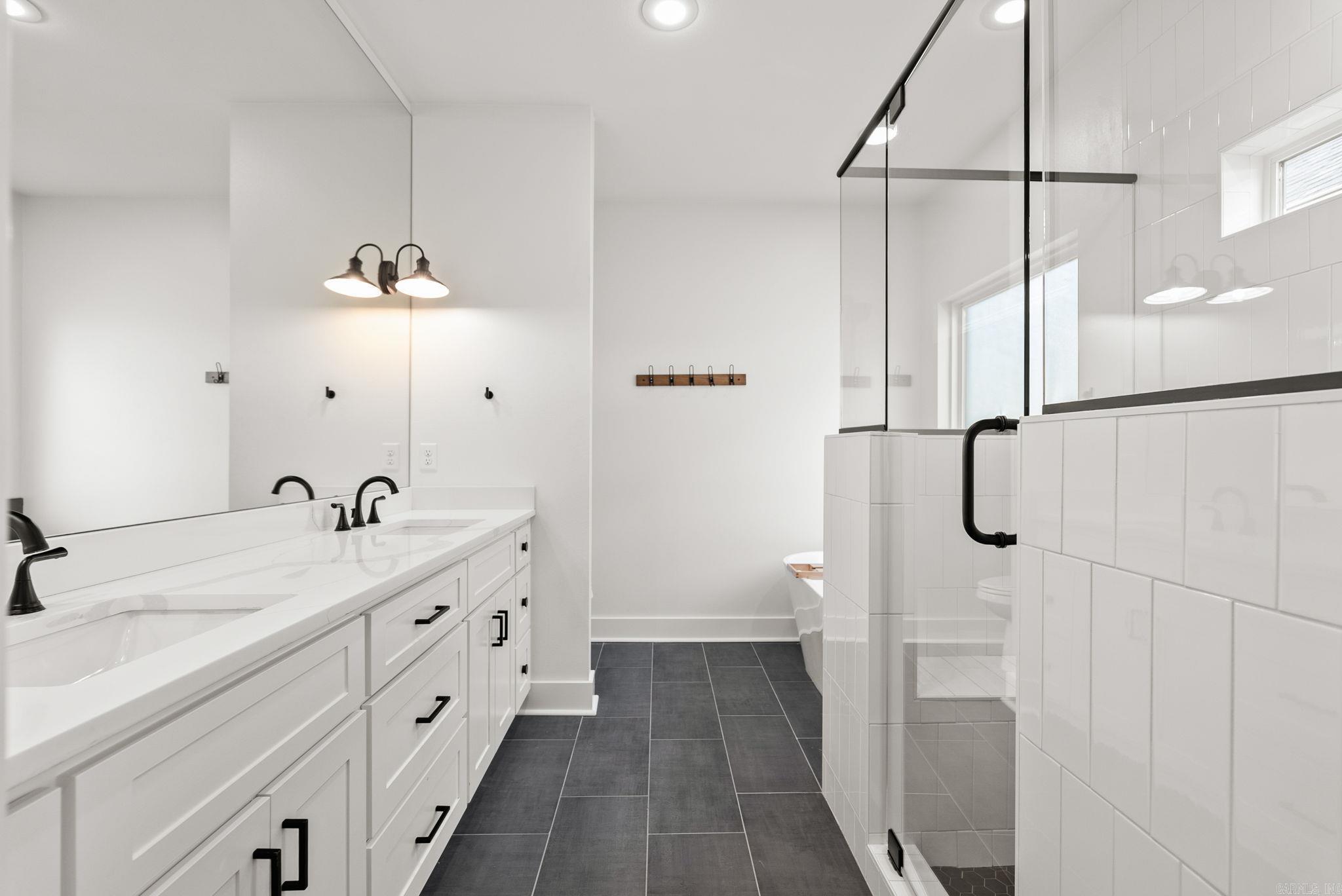 MIDTOWN BRYANT - Residential