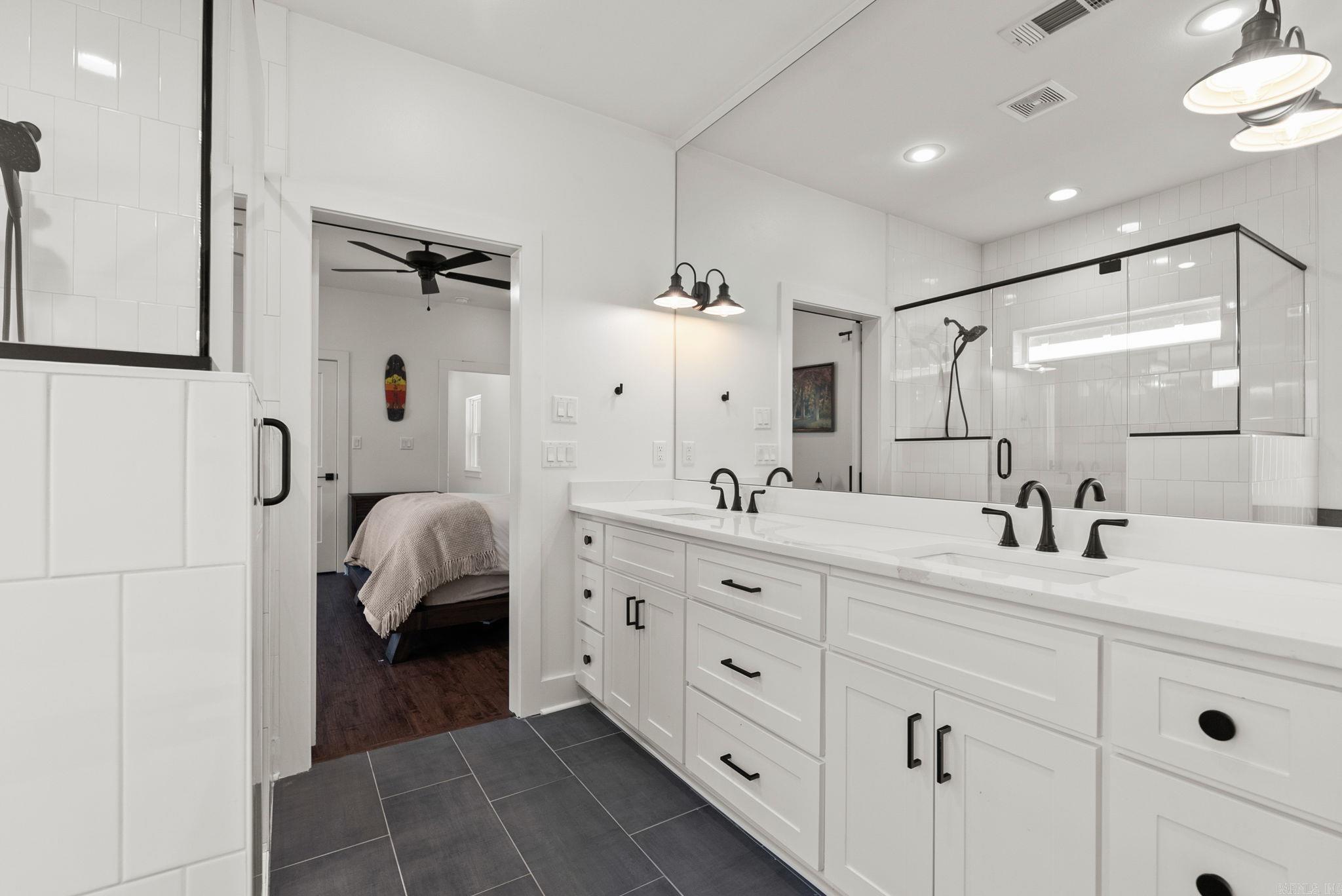 MIDTOWN BRYANT - Residential