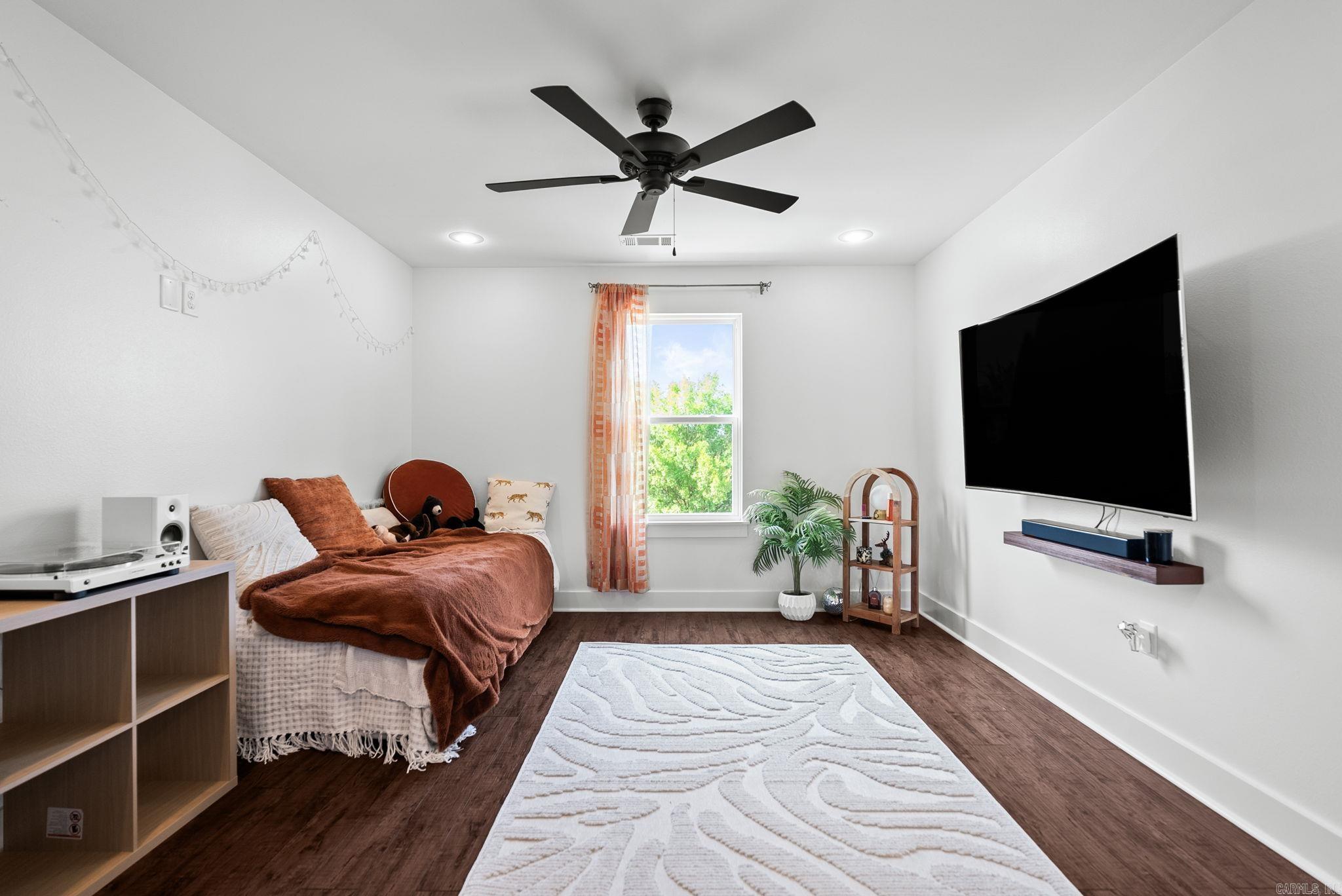 MIDTOWN BRYANT - Residential