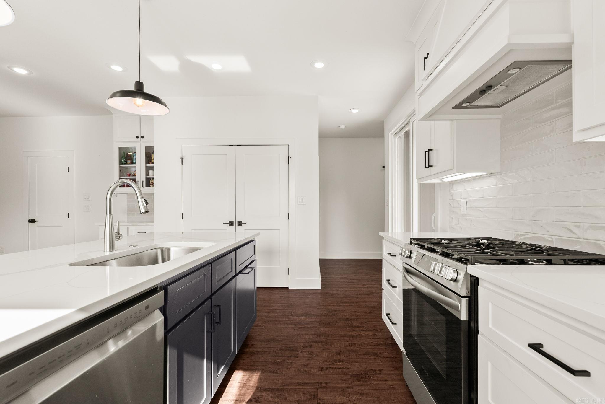 MIDTOWN BRYANT - Residential